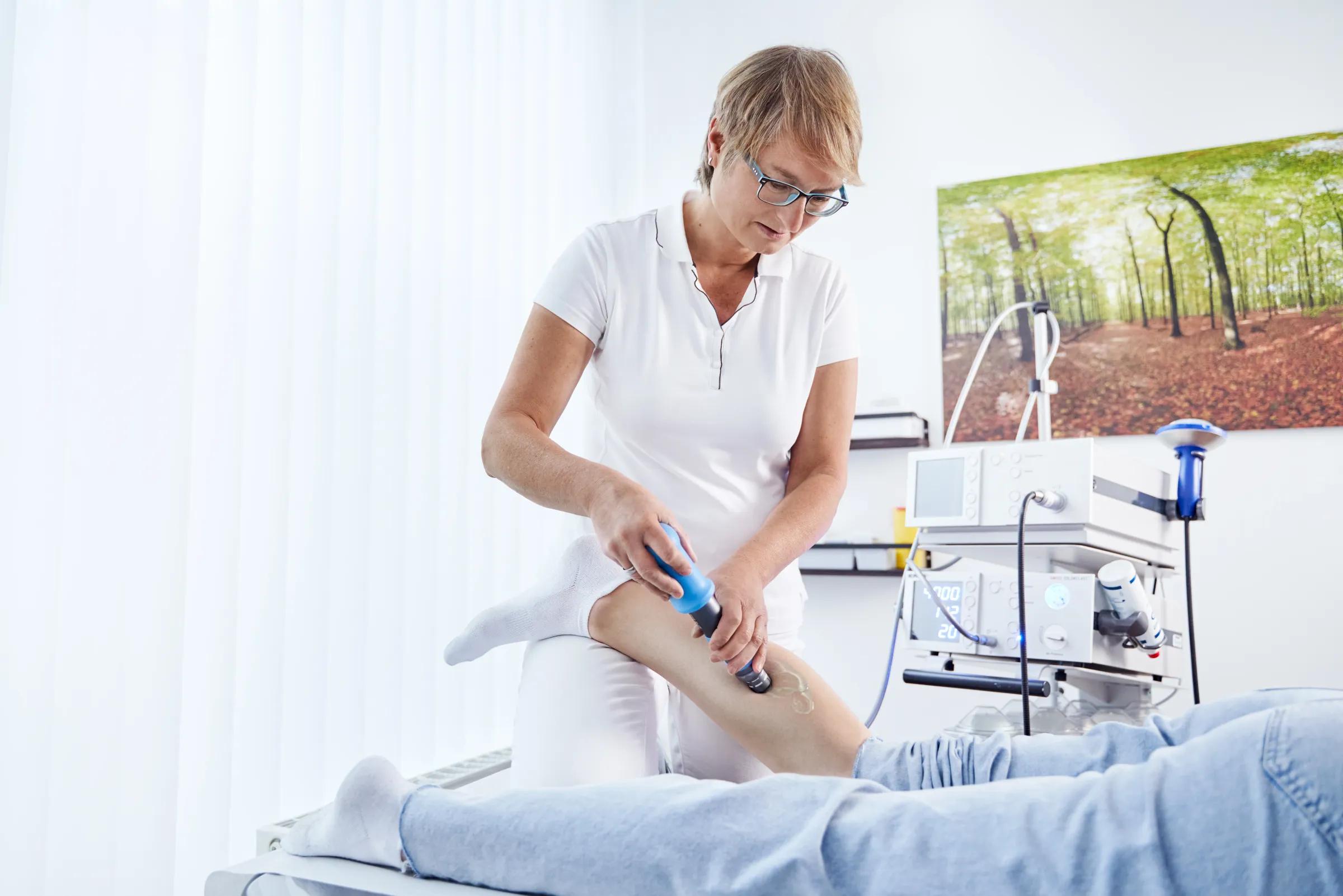 Stoßwellentherapie im Bereich der Achillessehne