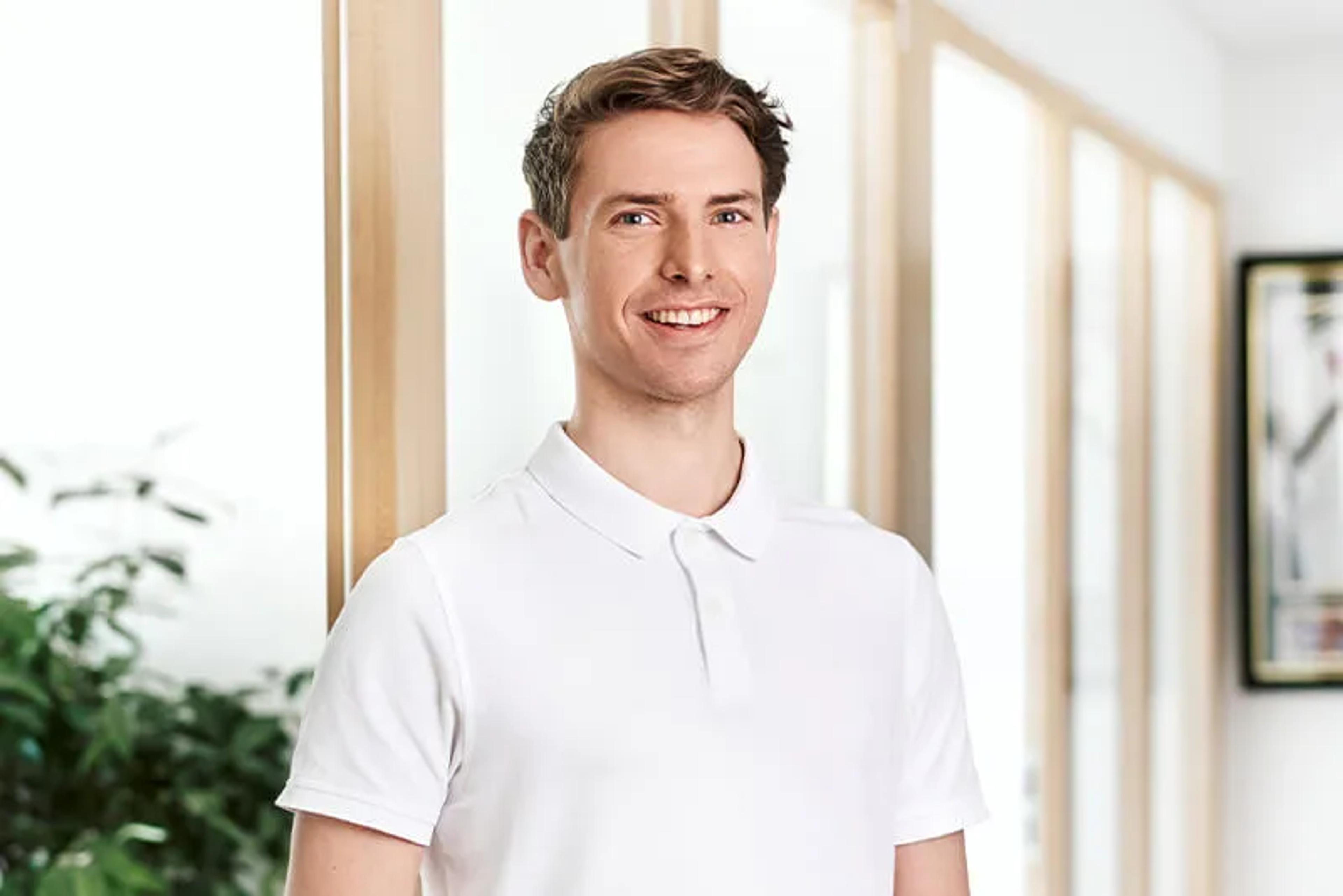 Bastian Degenhardt ist als Arzt in der Orthopädie Mediapark tätig.