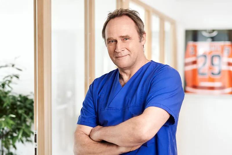 Dr. med. Thomas Stock ist Facharzt für Orthopädie und Unfallchirurgie, Sportmedizin, Chirotherapie, Physikalische Therapie in der Orthopädie Mediapark sowie Mannschaftsarzt(VBG), Mannschaftsarzt der Kölner Haie und Gesellschafter des IFD (Institut für funktionelle Diagnostik).