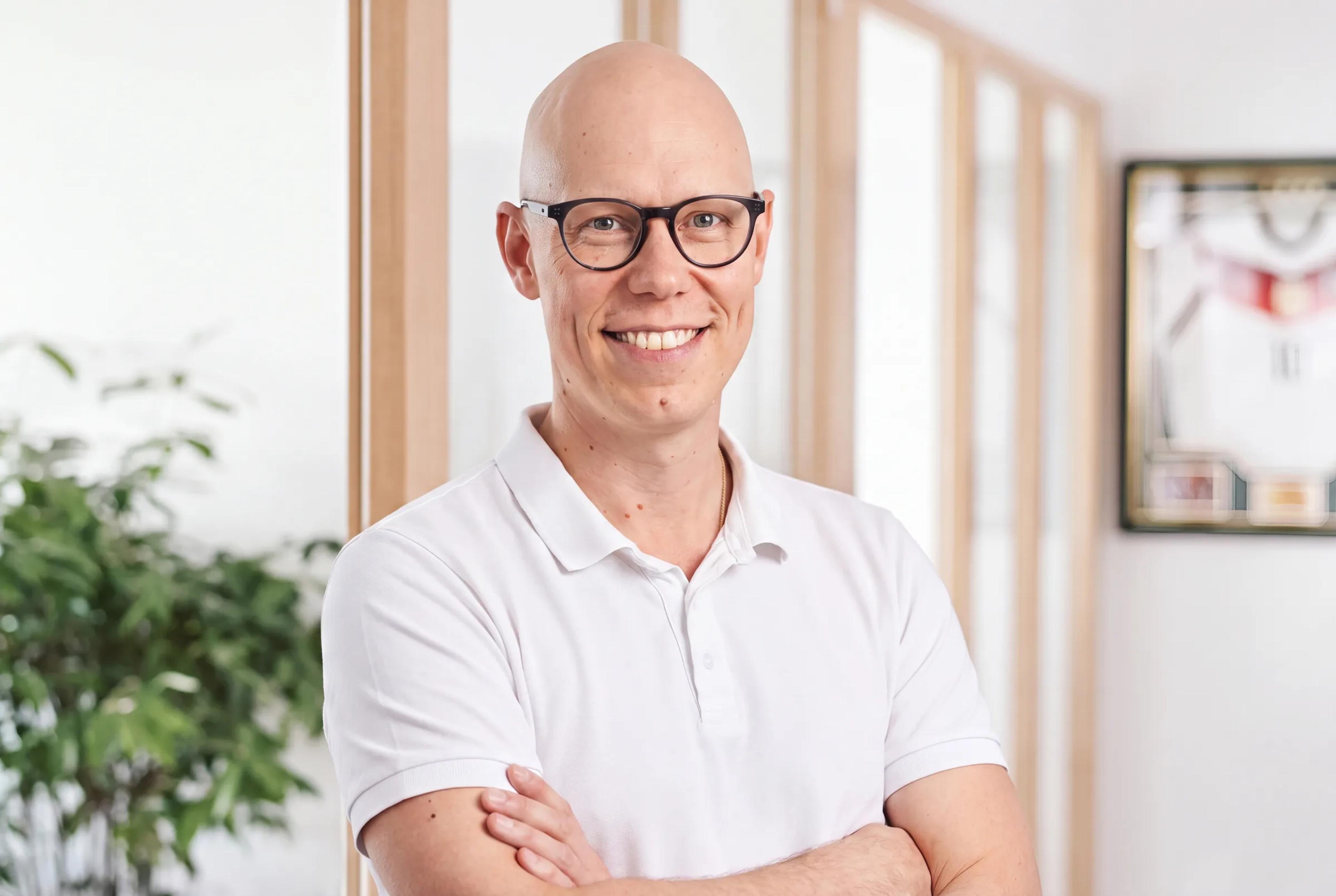 Dr. med. Eerik Ahomaa