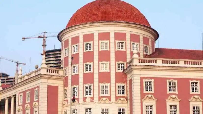 Article: Angola Restringe Operações de Microfinanças: Foco em Depósitos e Pequenos Créditos