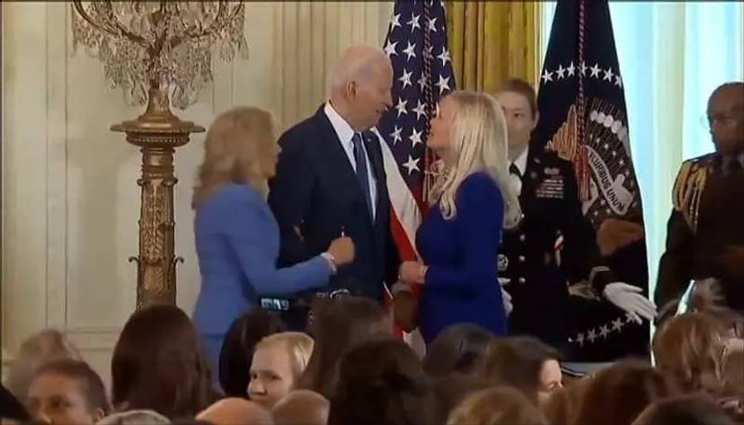 Article: Vídeo: Joe Biden quase beija mulher por engano se torna viral