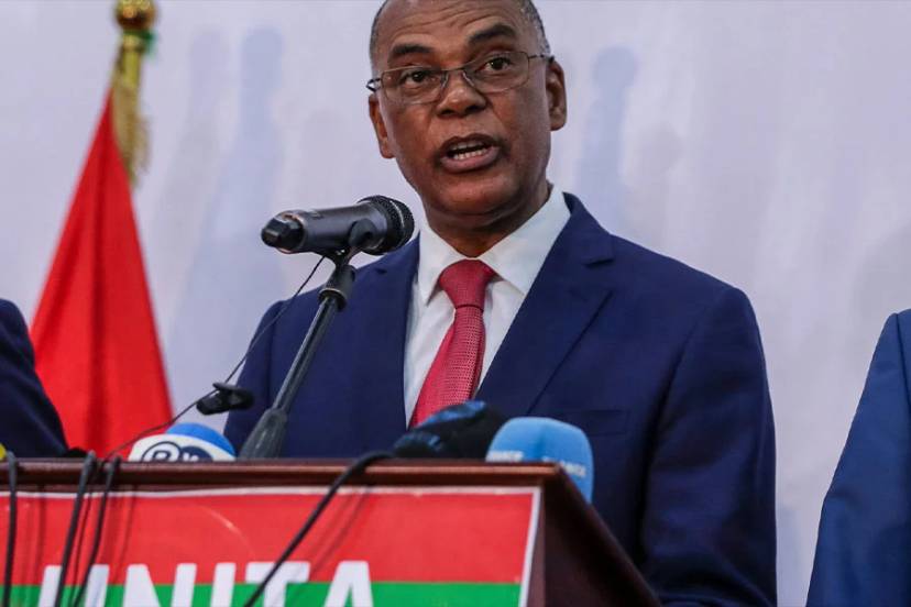 Article: Crise económica angolana é de "natureza política", afirma líder da UNITA