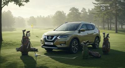 ゴルフ場のそばに停まるエクストレイルと複数のゴルフバッグを描いたイラスト。実測レビュー記事の導入にふさわしい穏やかな雰囲気。