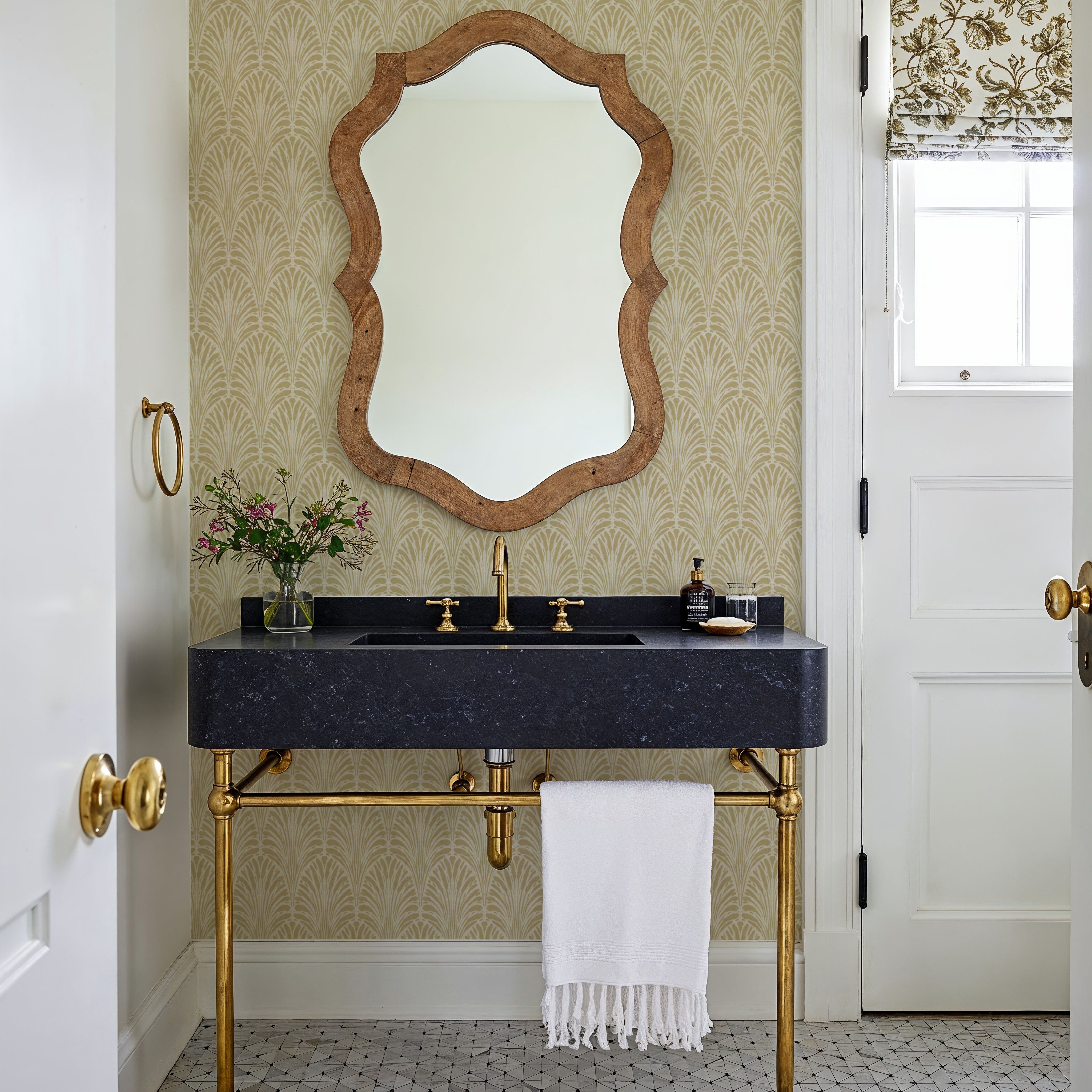 Brushstroke Fan Scallop, Ecru