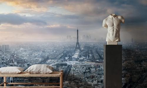 Paris Showing Off
