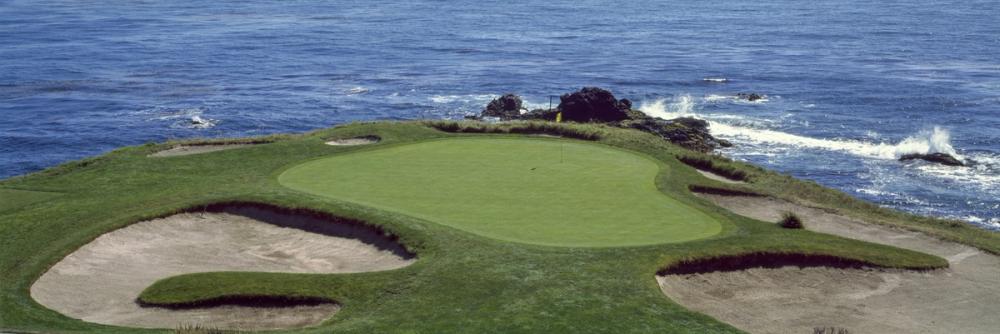Coastal Green: Golfer's Paradise