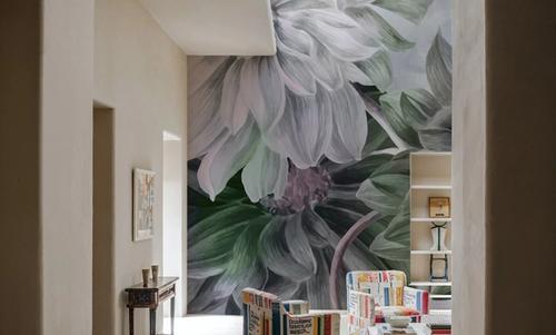 Focus on the Dahlia Green