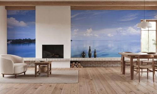 Tropical Horizon