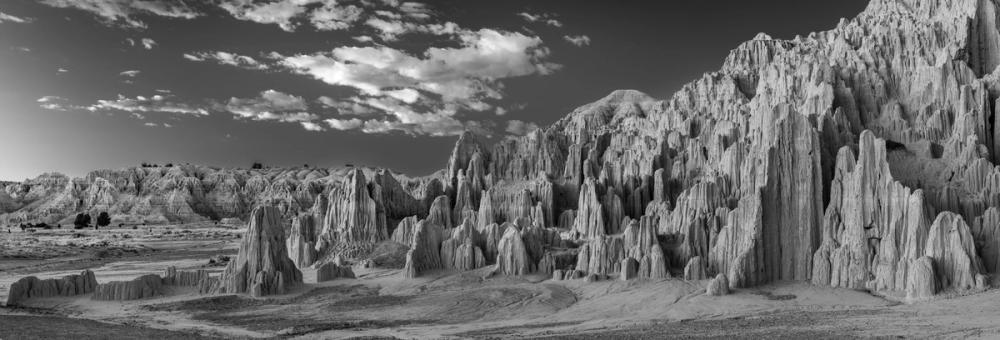 Cathedral Gorge, Black and White