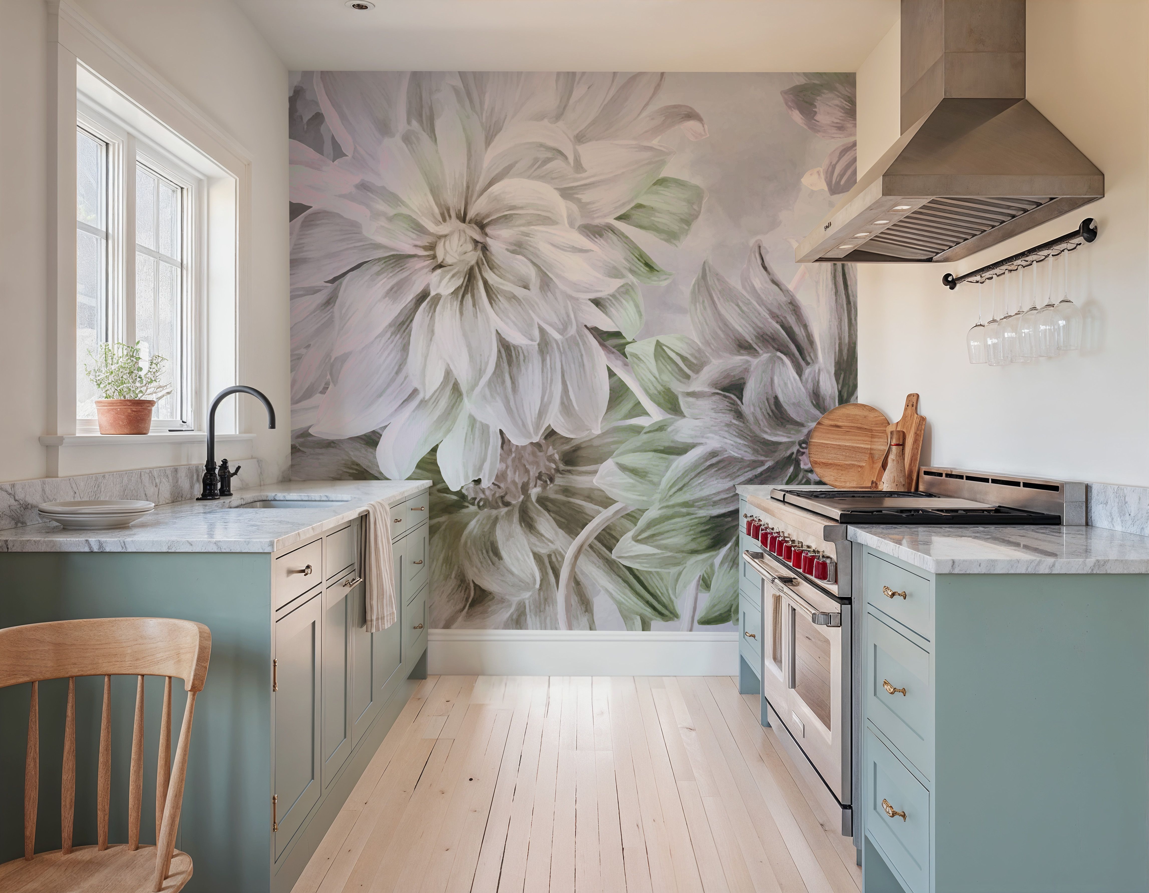 Focus on the Dahlia Light Green