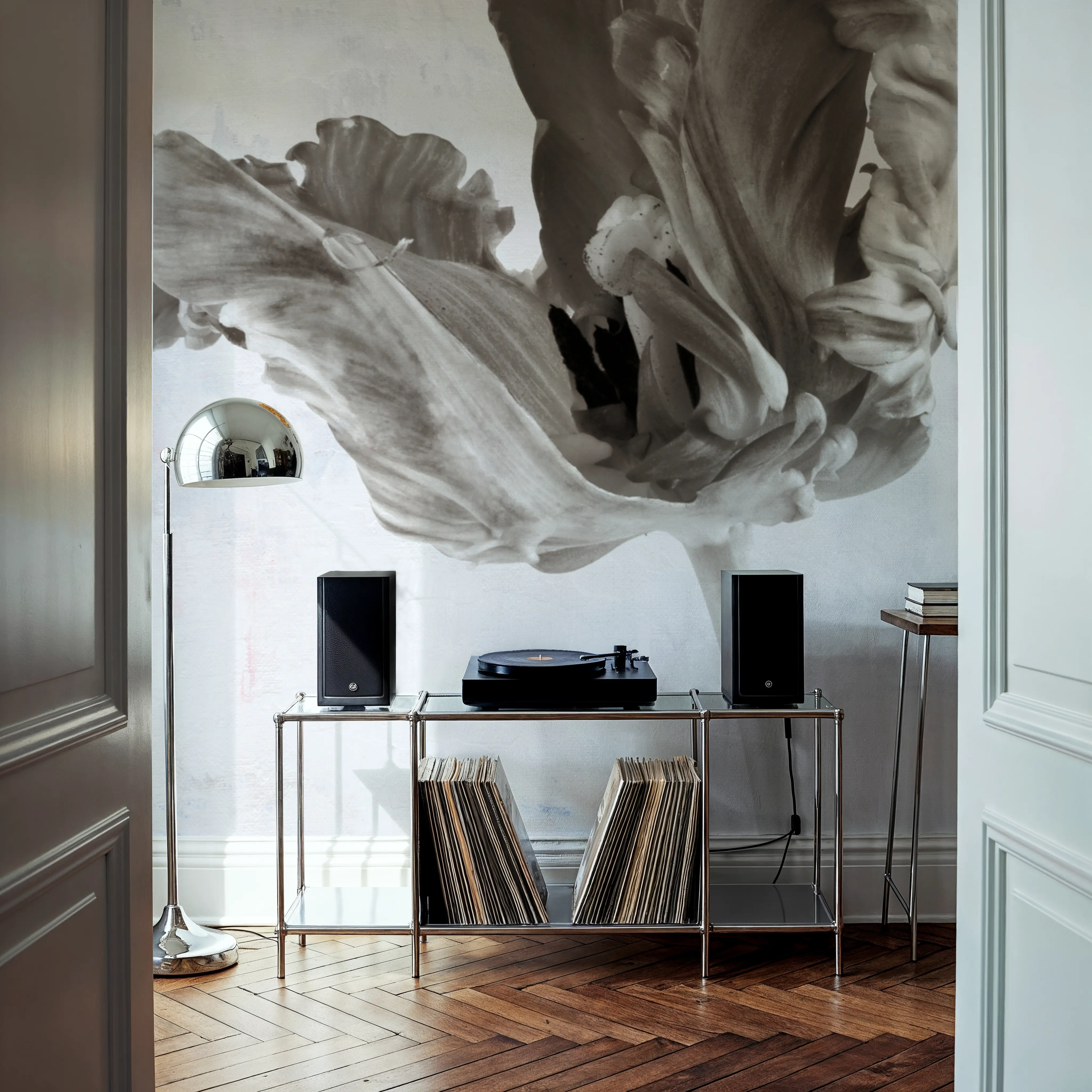 Papier Peint Panoramique - Sepia Tulip III - Chintz Floral - Gris - Salle à manger - Wallism Belgique - Encollage au mur ou Autocollant