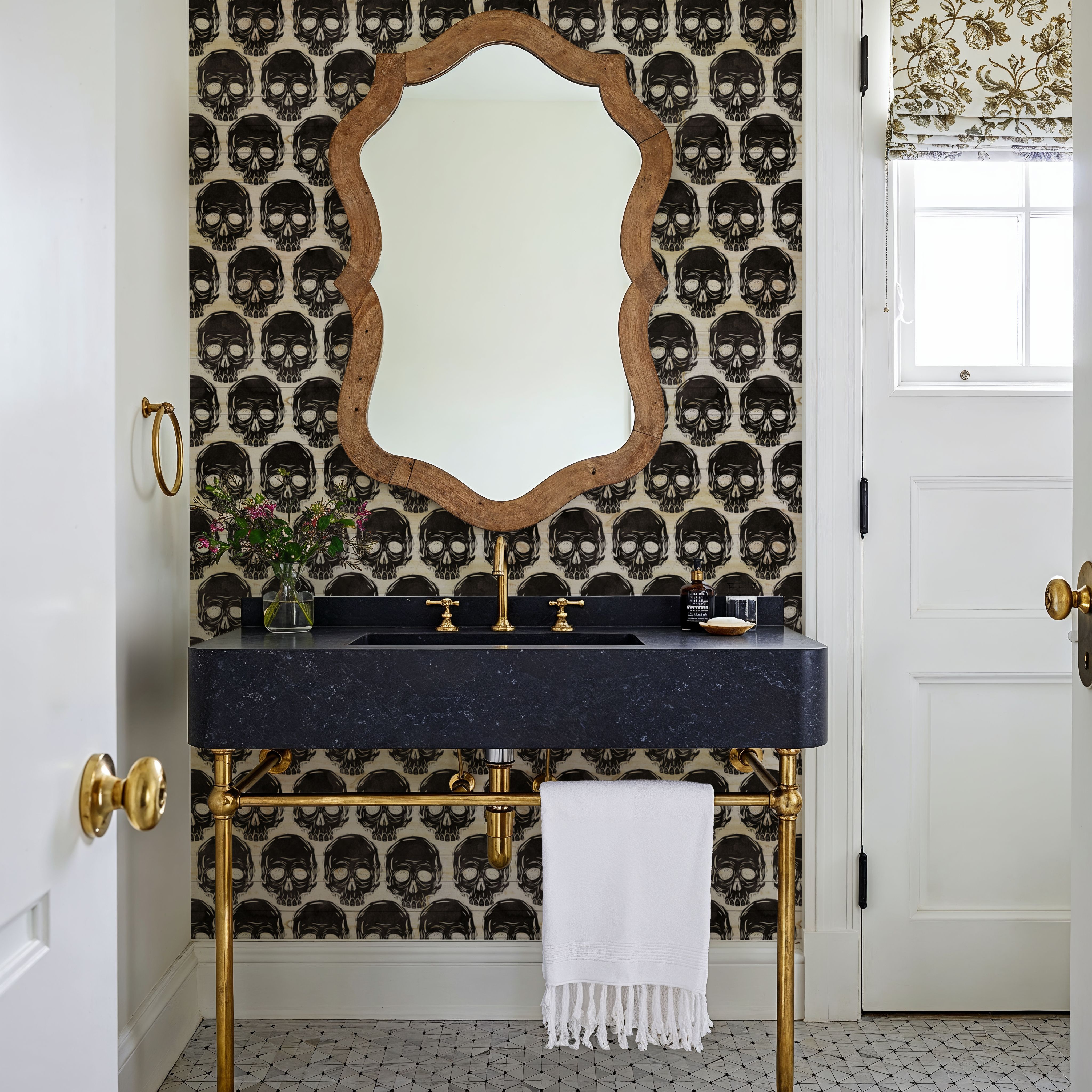 Skulls Everywhere Black