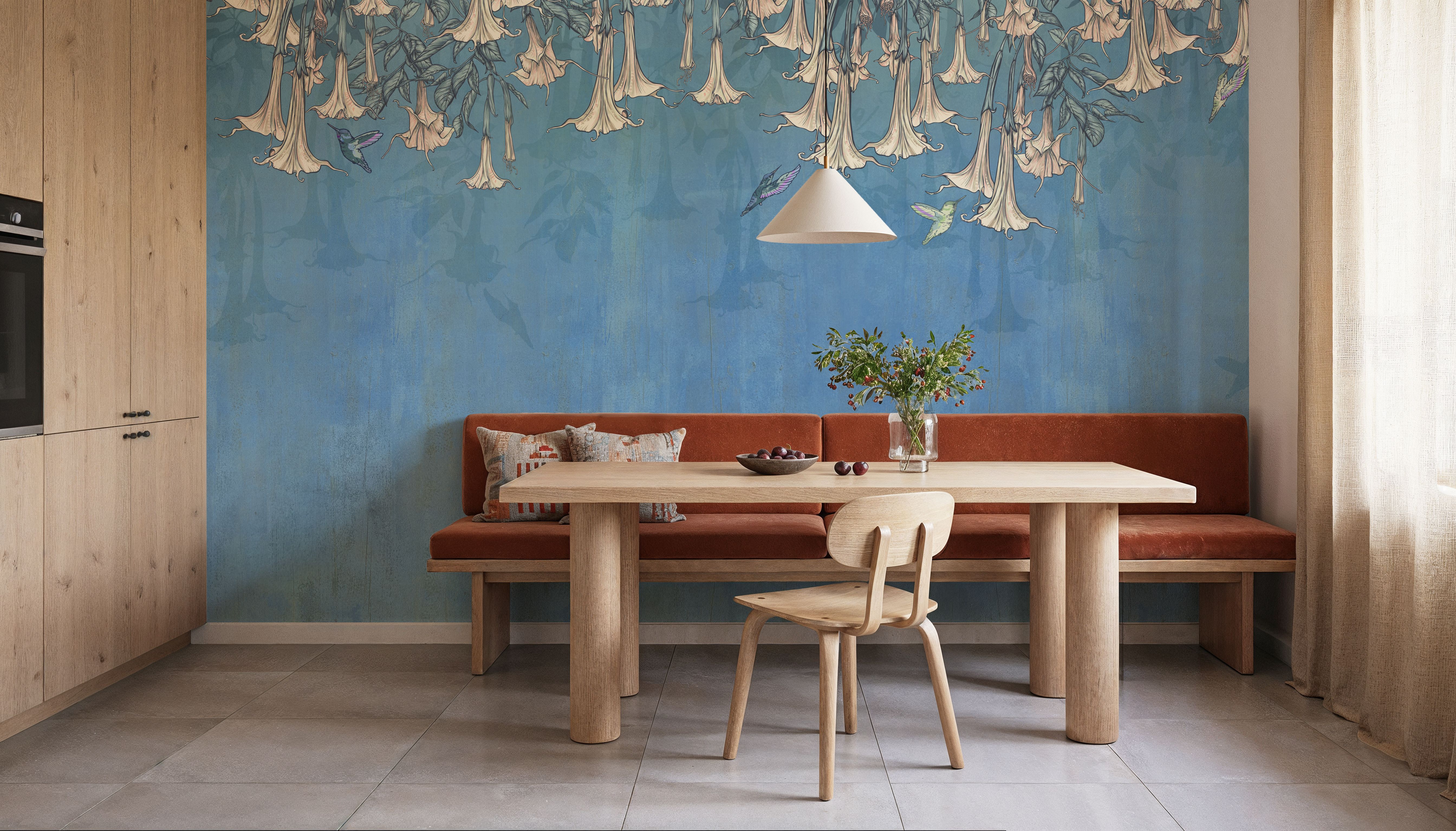 Hummingbirds and Trumpets Blue, Behang