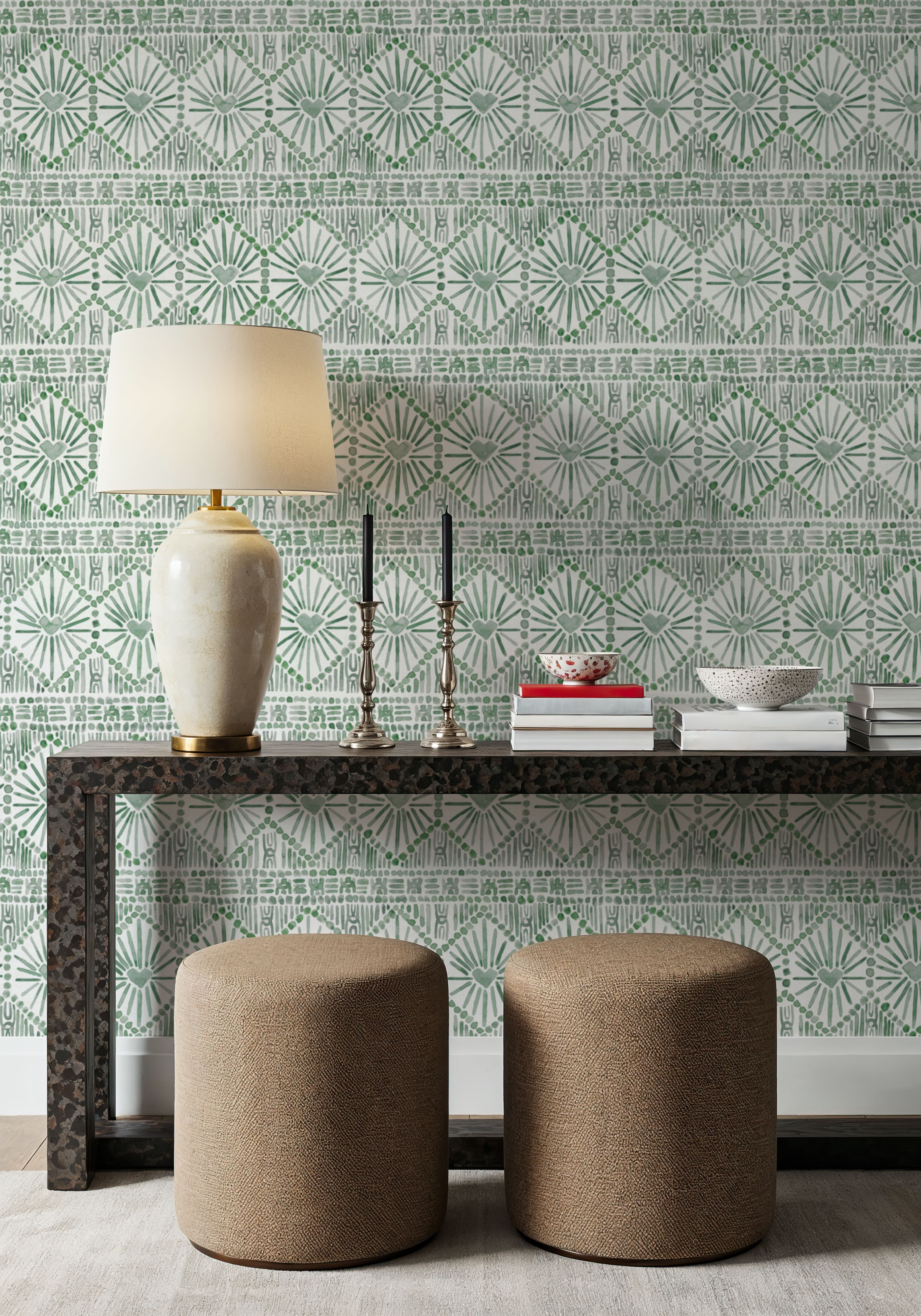 Paradise Fountain Dark Green on White