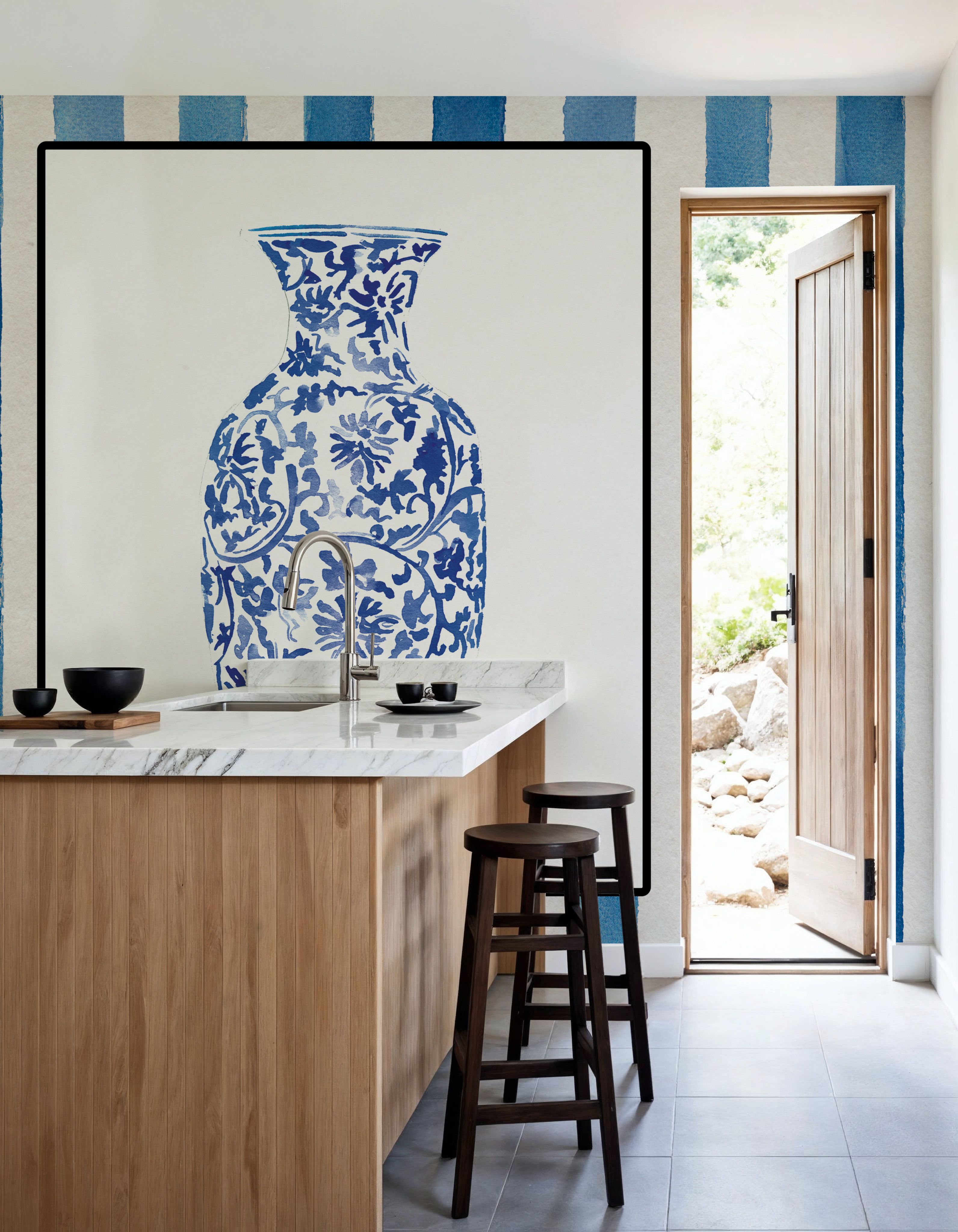 Chinoiserie Vase II Stripes