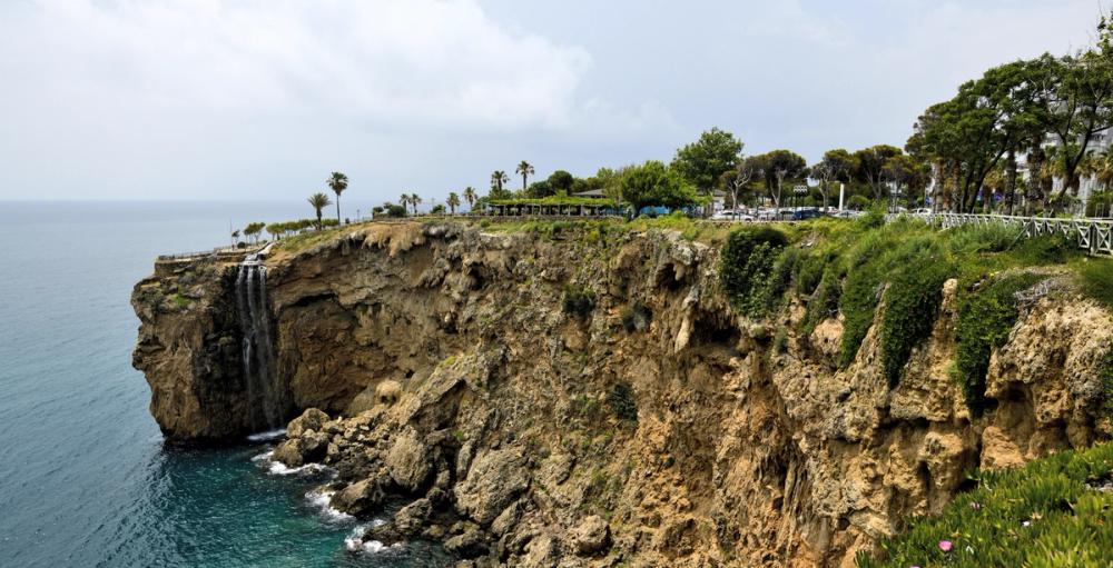 Tropical Cliff Cascade