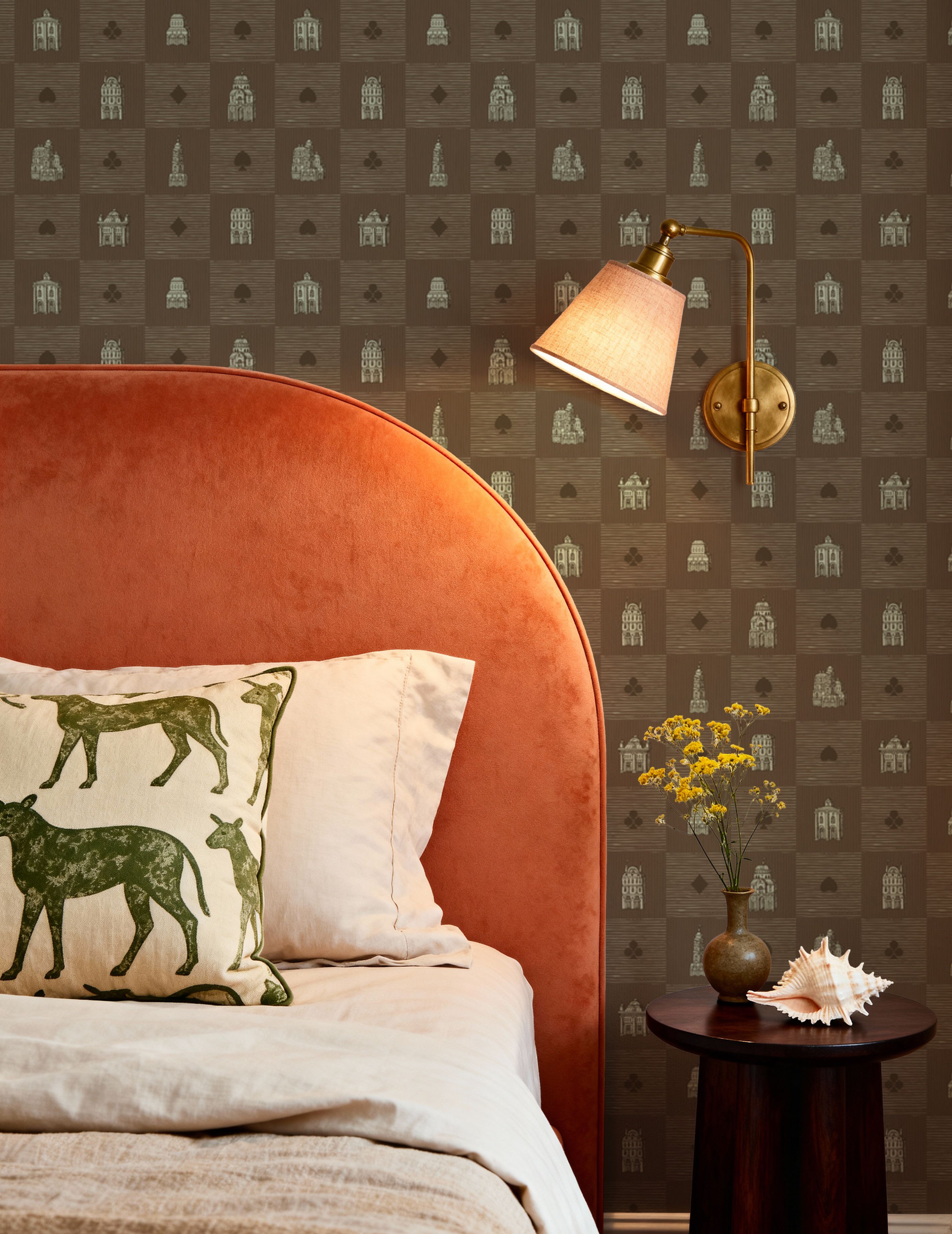 House(s) of Cards, Taupe