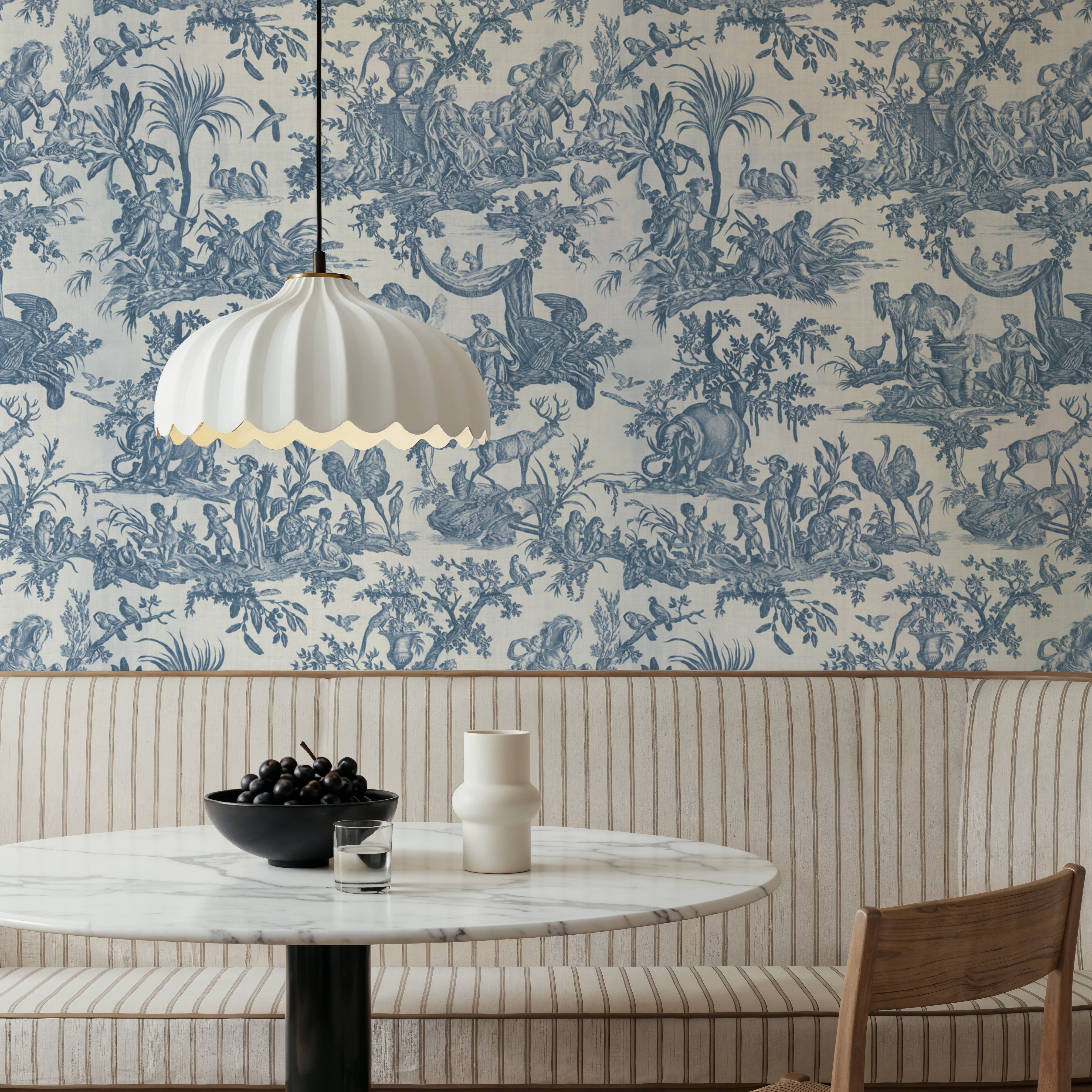 Patinated Linen Toile de Jouy, Navy, Papier peint