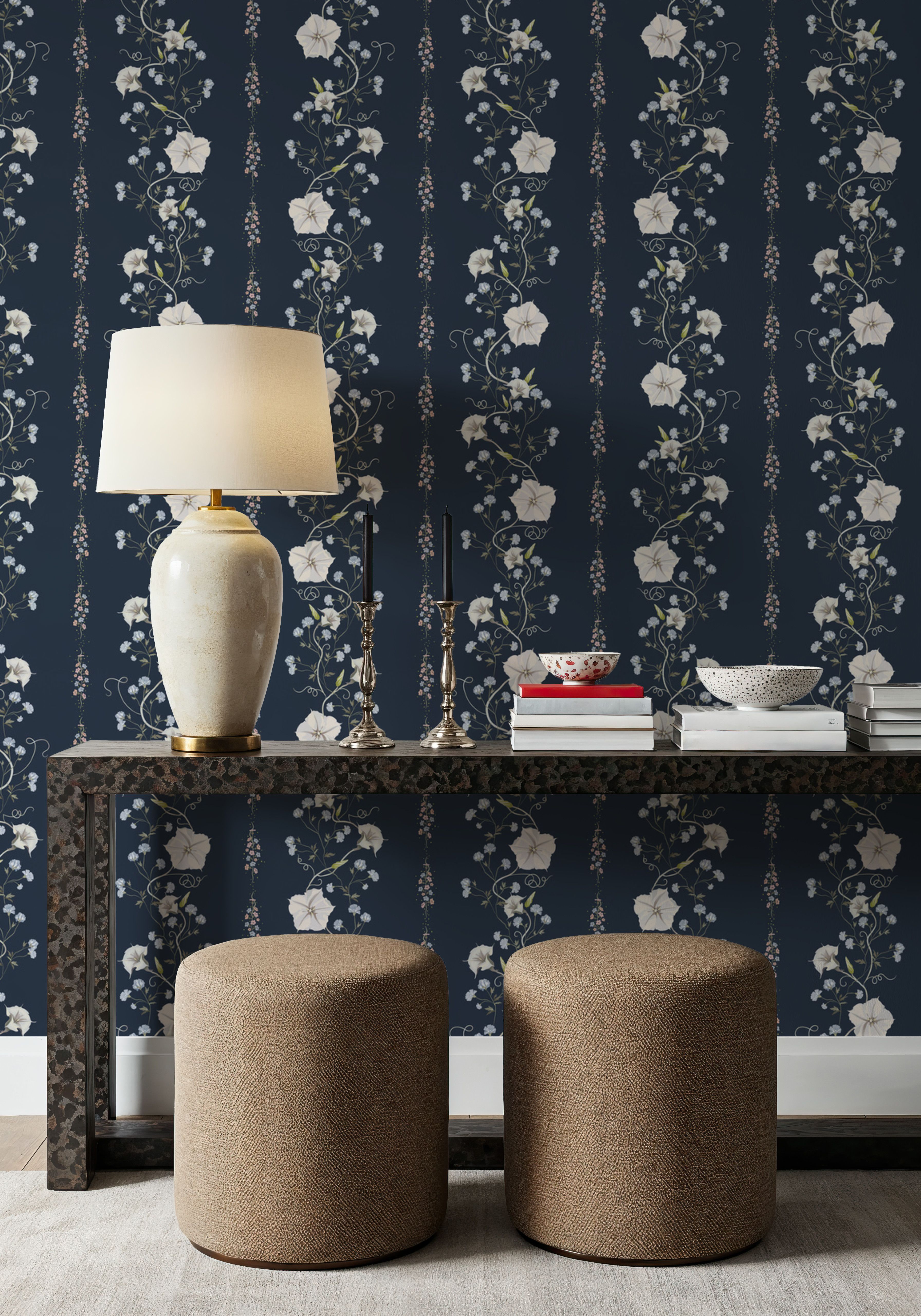 Trailing Flower Stripe, Navy, Tapet