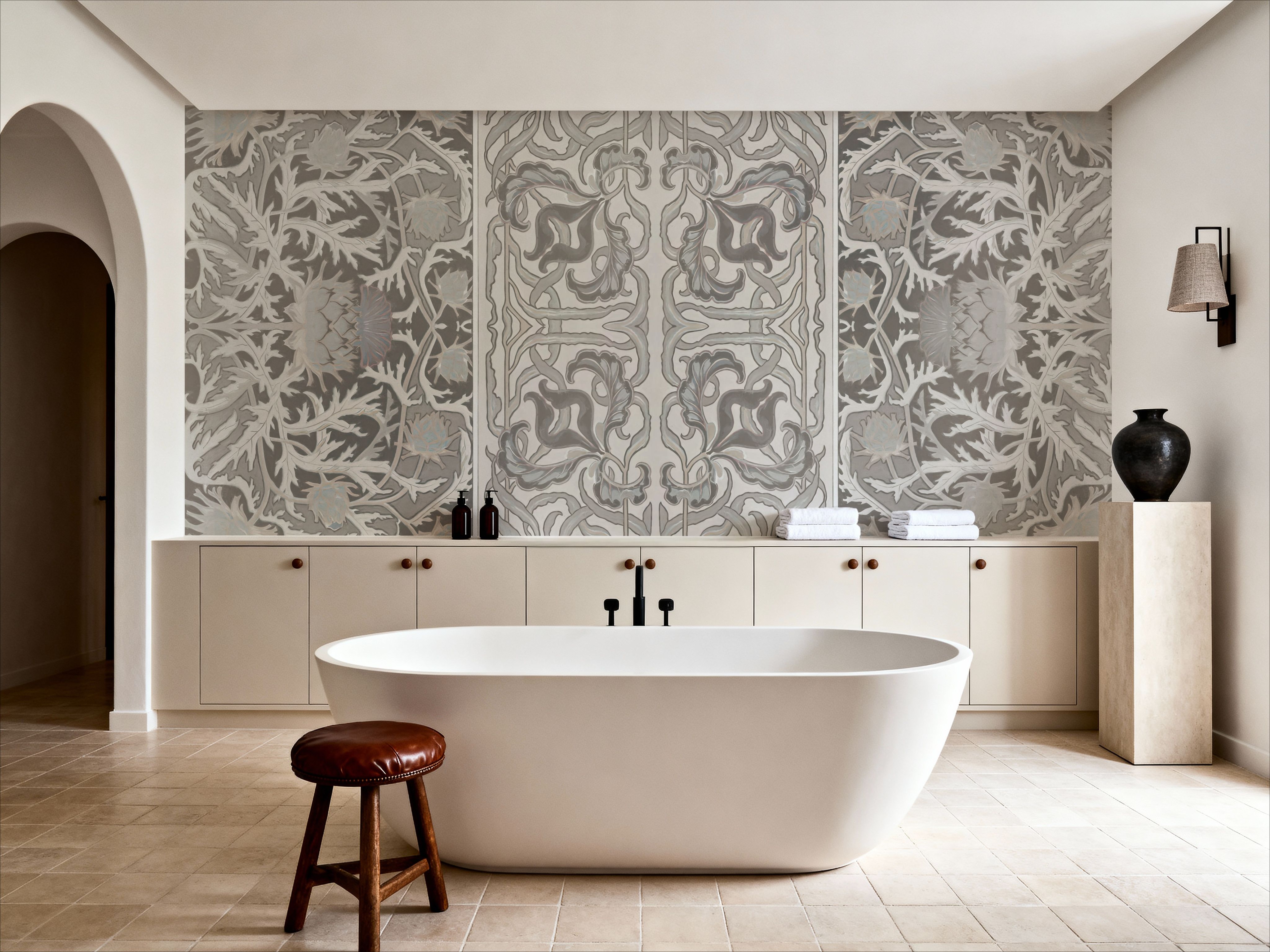 Iris & Thistle Ornament, Gray, Carte da parati