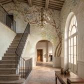 Tapeten für ein britisches Reihenhaus im viktorianischen Stil: Flur und Treppe