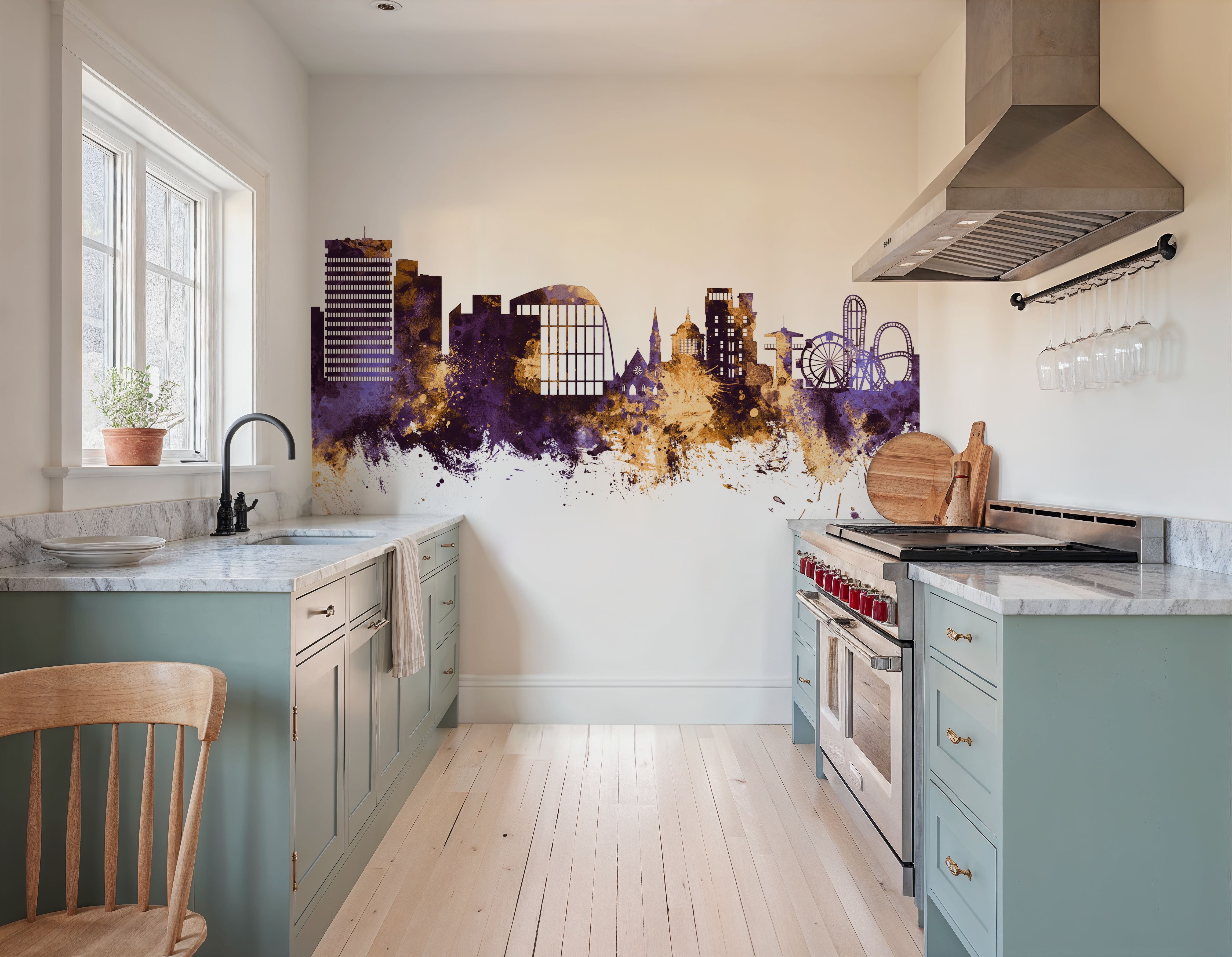 Southend-on-Sea England Skyline Purple & Gold