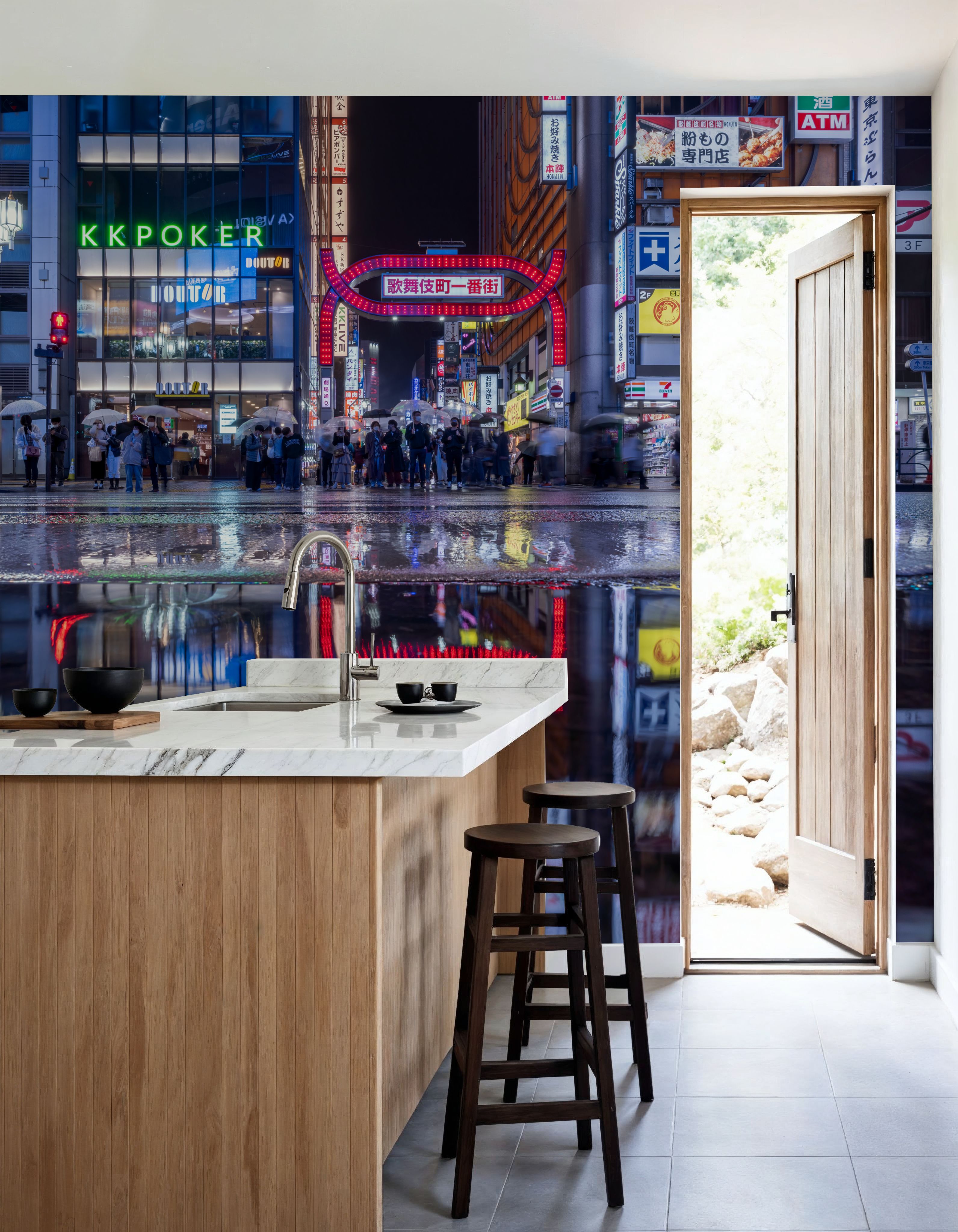 Kabukicho Nightlife Reflections