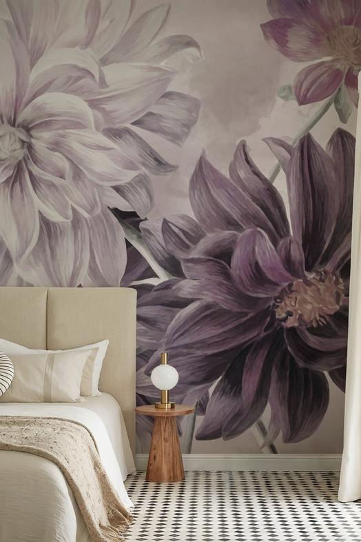 Focus on the Dahlia Red
