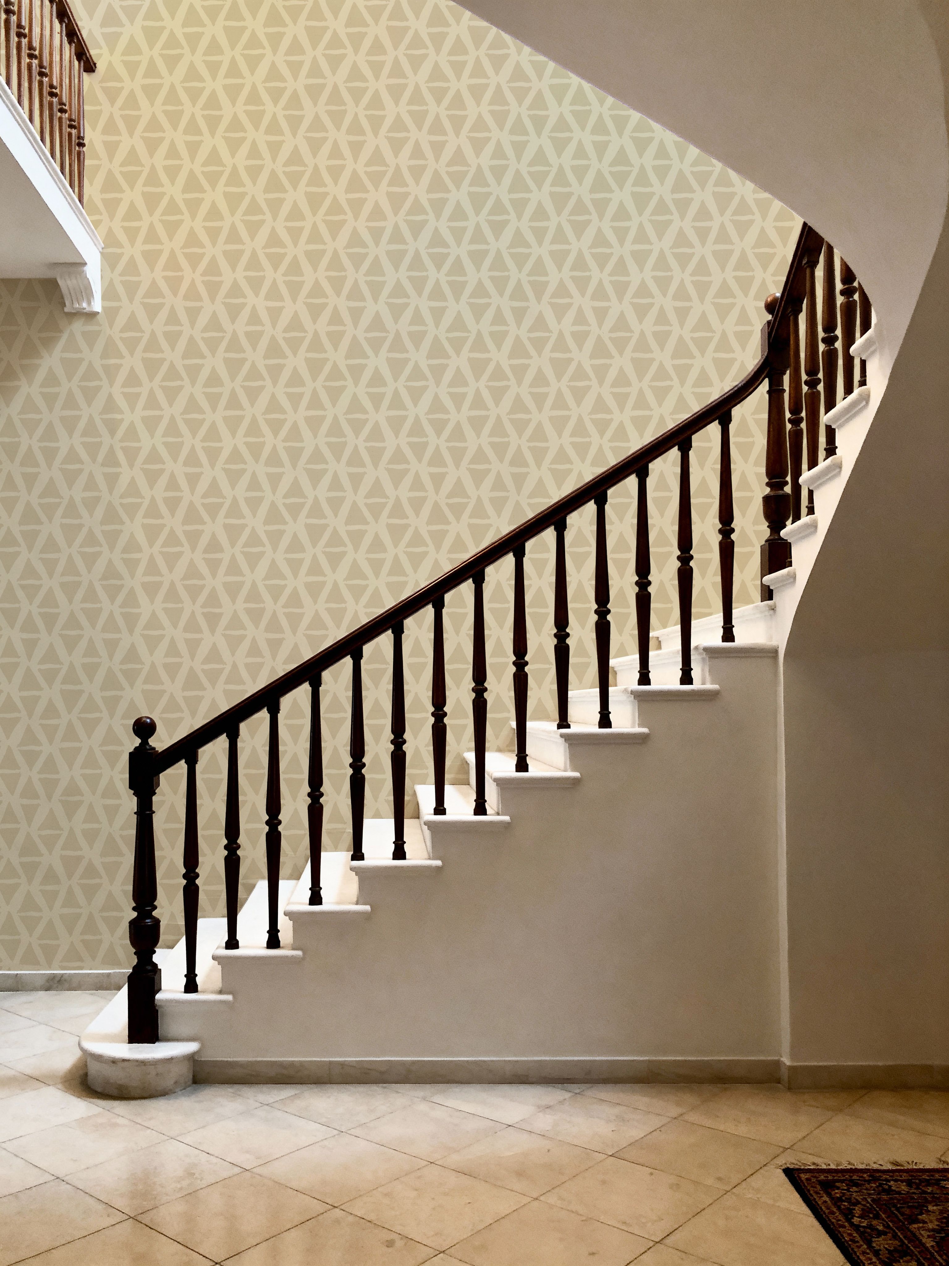 Triangular Meeting Beige