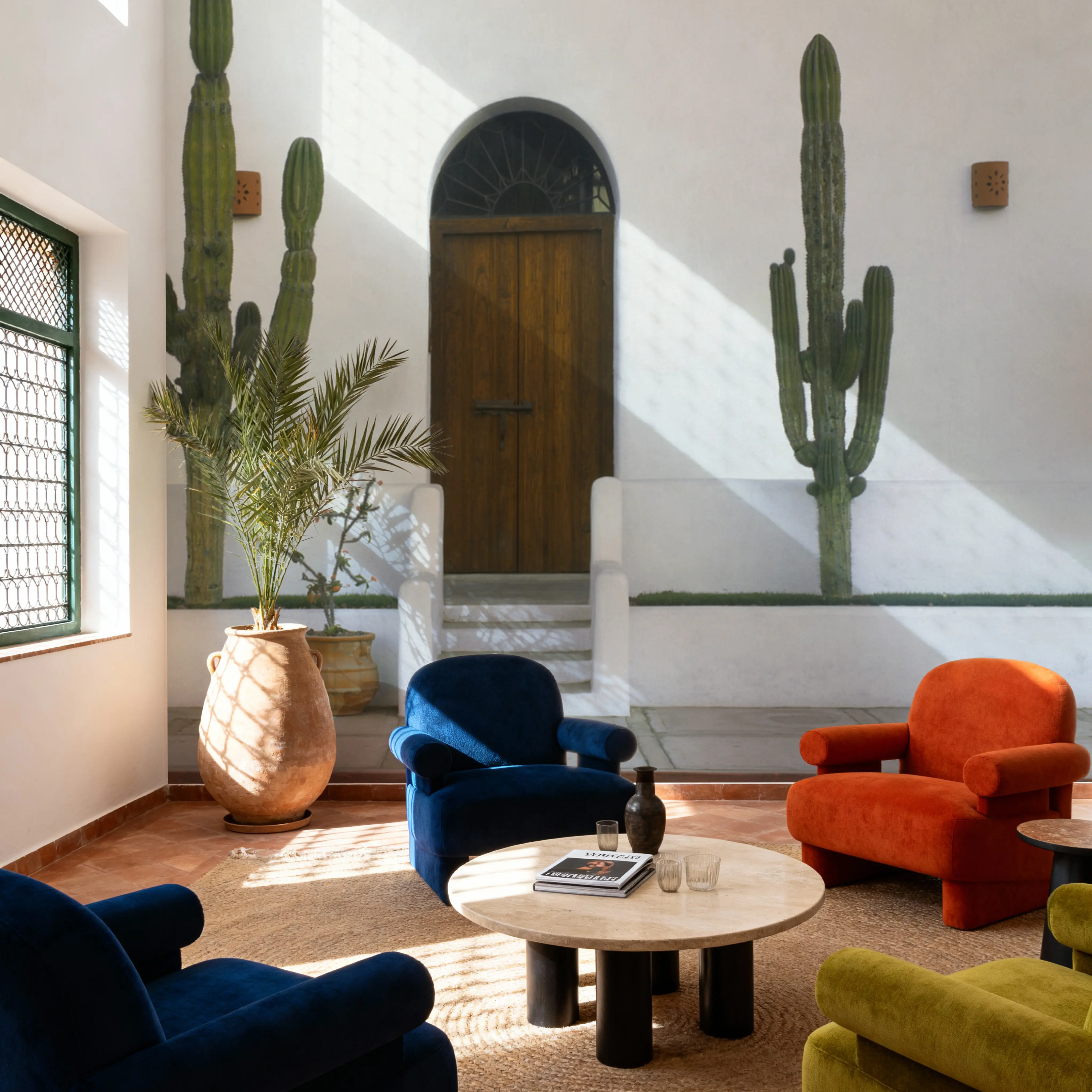 Fotobehang - Cactus Sentinels - Architectuur Ambachtelijk Stucwerk Mural - Wit - Slaapkamers - Wallism België - Zelfklevend of Vliesbehang