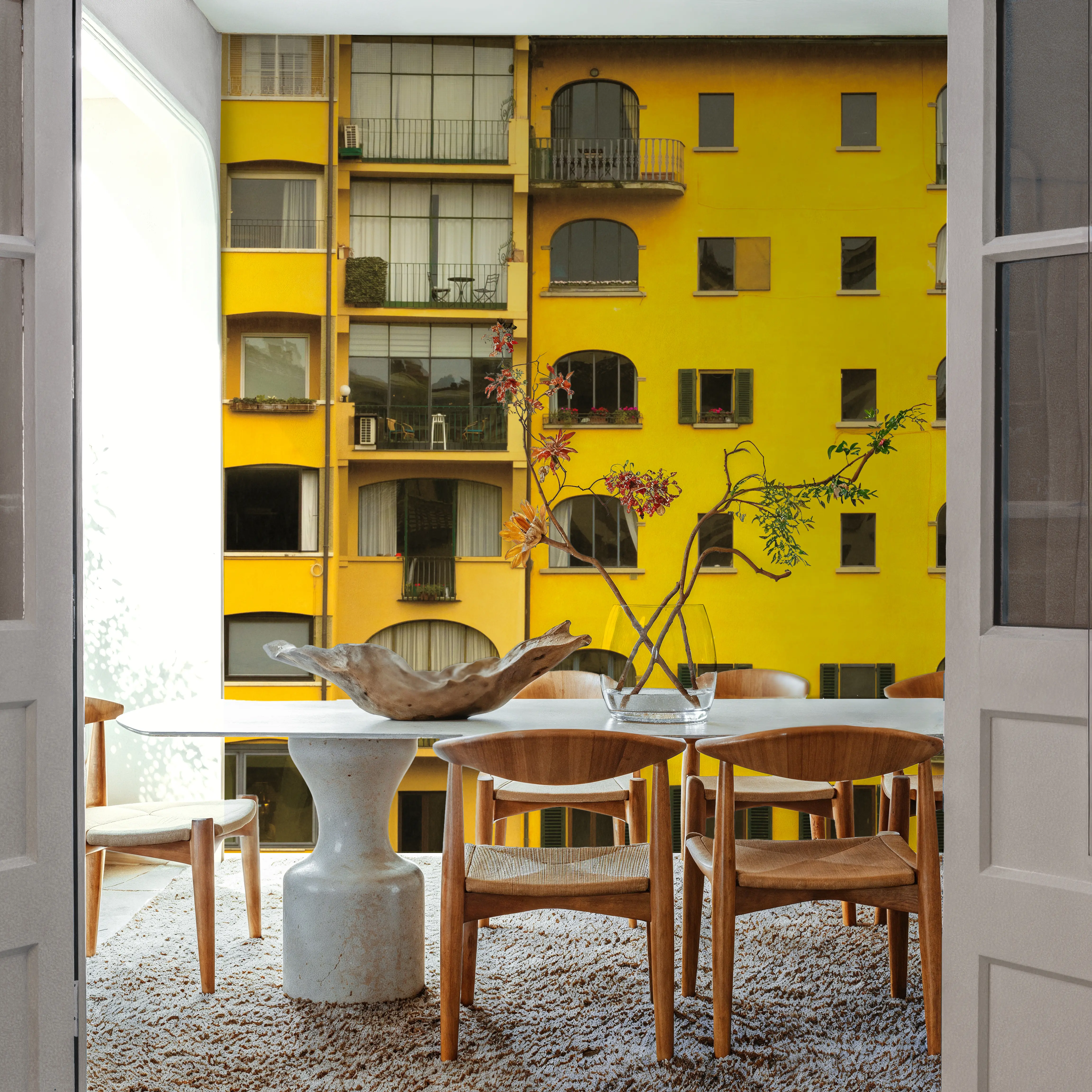 Fotobehang - Florence Yellow - Architectuur Ramen Mural - Geel - Gangtrappen - Wallism Nederland - Zelfklevend of Vliesbehang