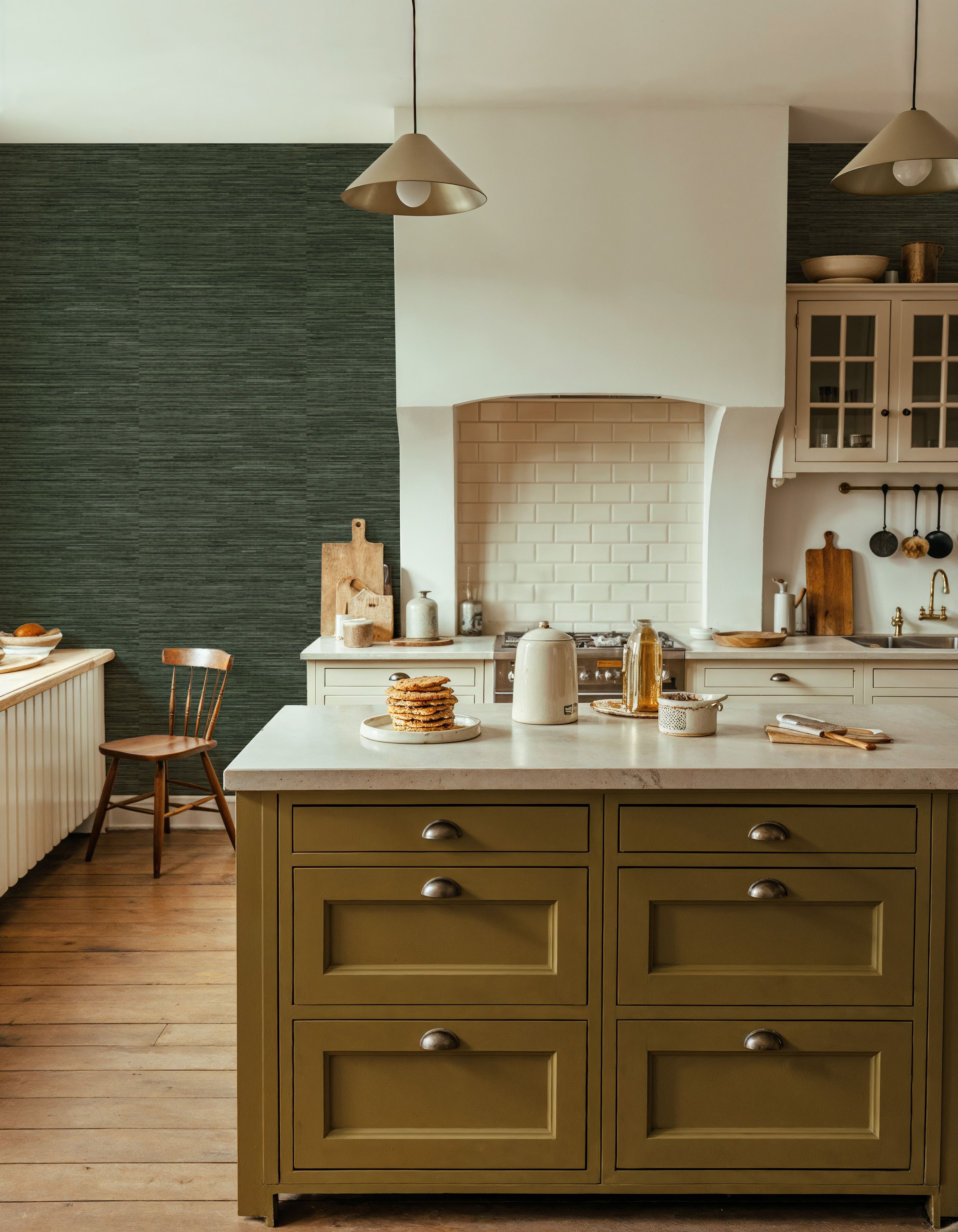 Faux Grasscloth with Visible Seams, Evergreen