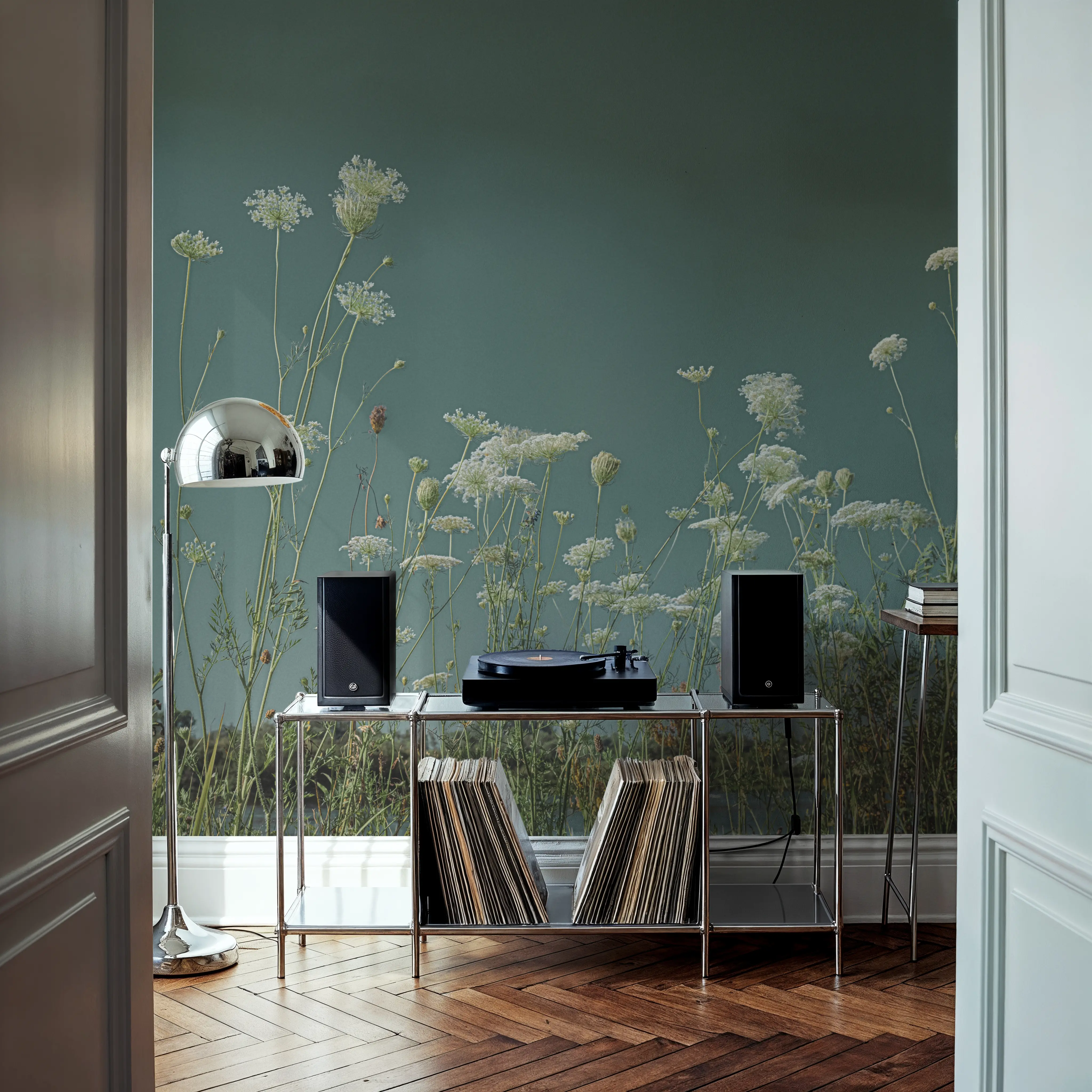 Fotobehang - Wild Flowers Dance - Bloemen Landschappen Mural - Groen - Eetkamer - Wallism Nederland - Zelfklevend of Vliesbehang