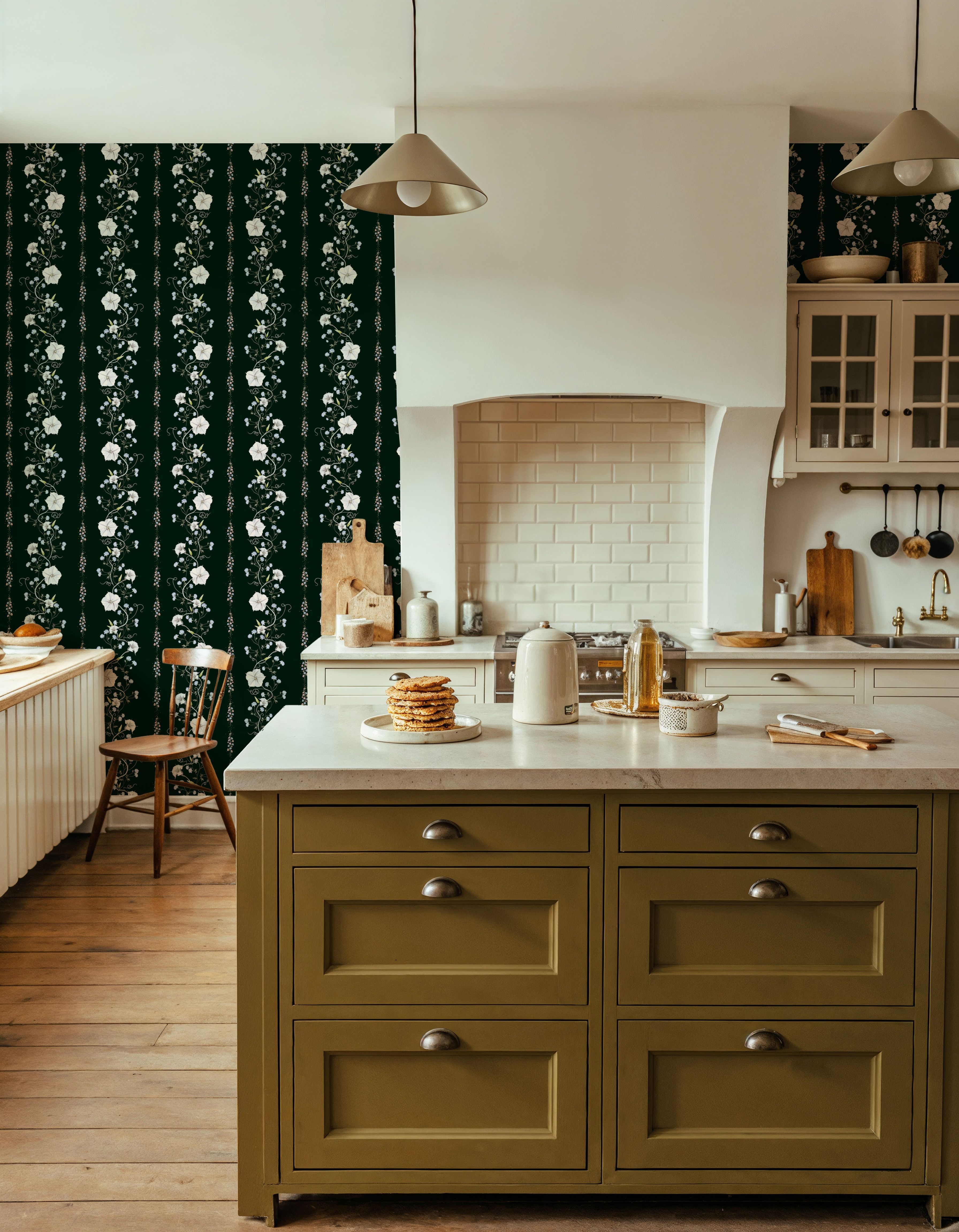 Trailing Flower Stripe, Dark Green