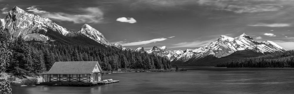 Canadian Boathouse BW