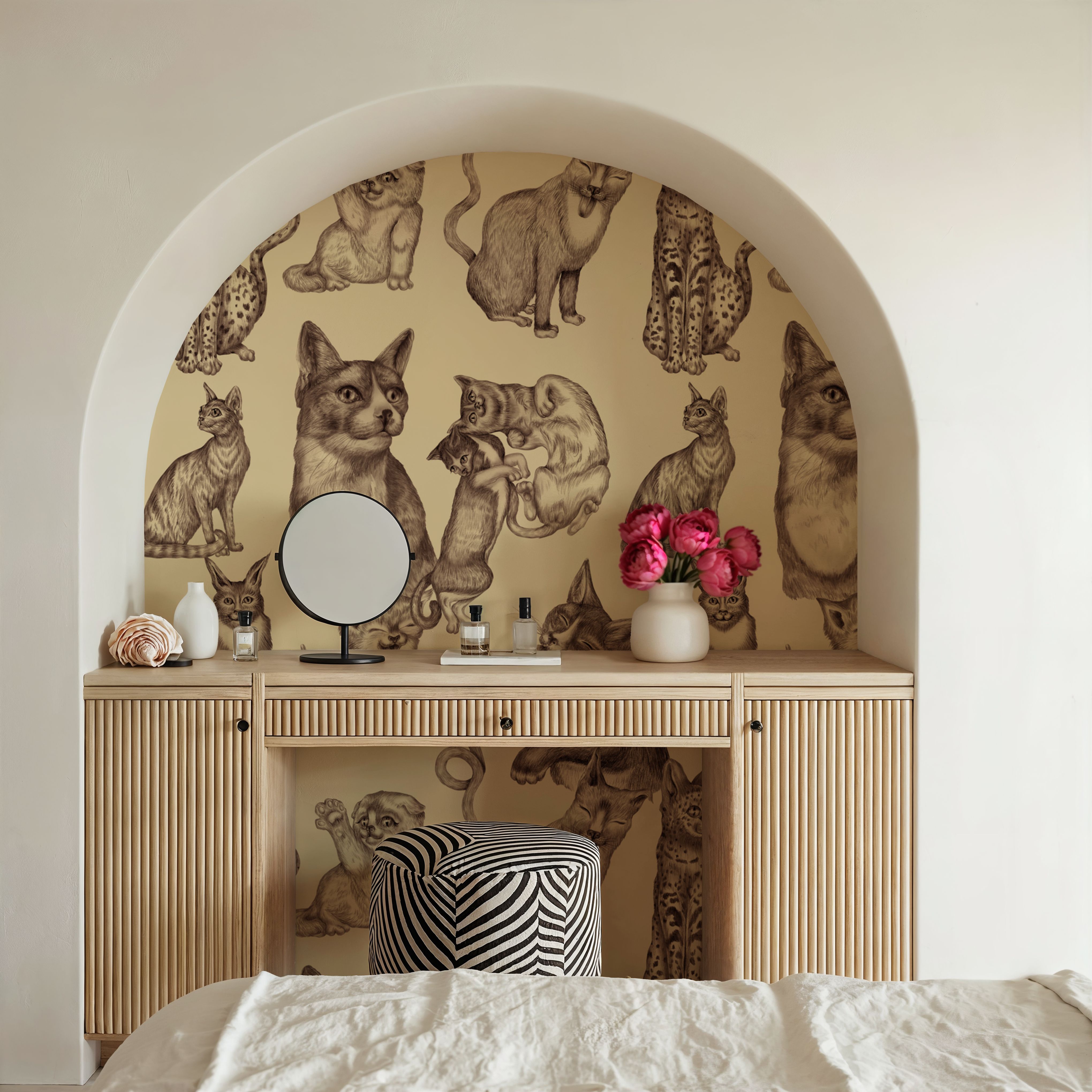 Cat Lounge, Yellow