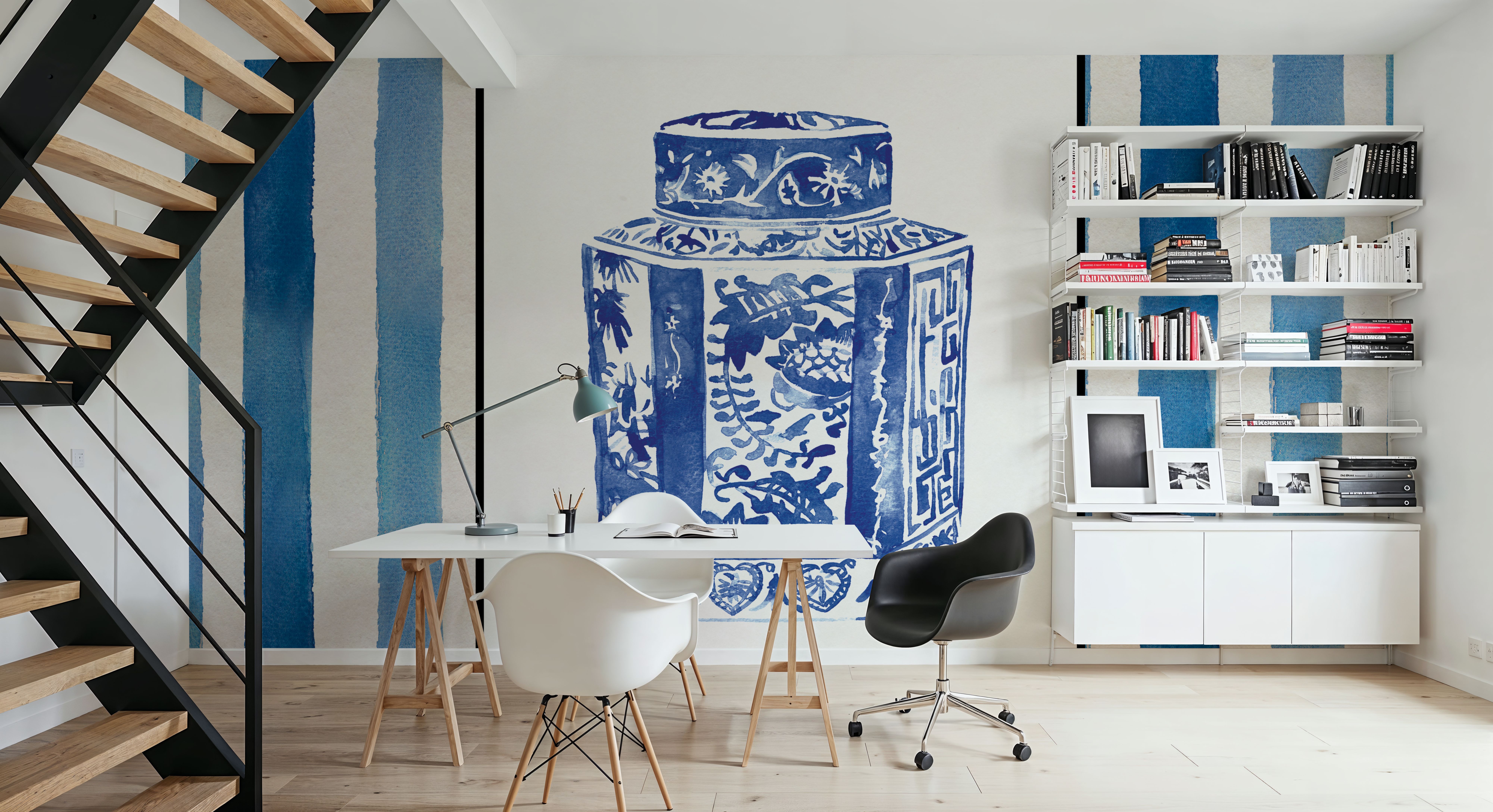 Chinoiserie Vase I Stripes