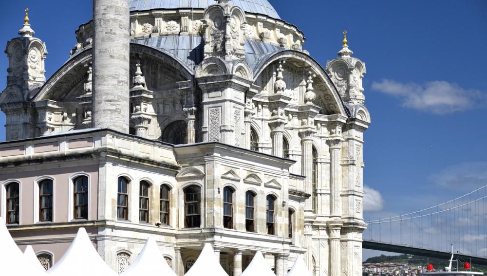 Majestic Mosque Waterfront