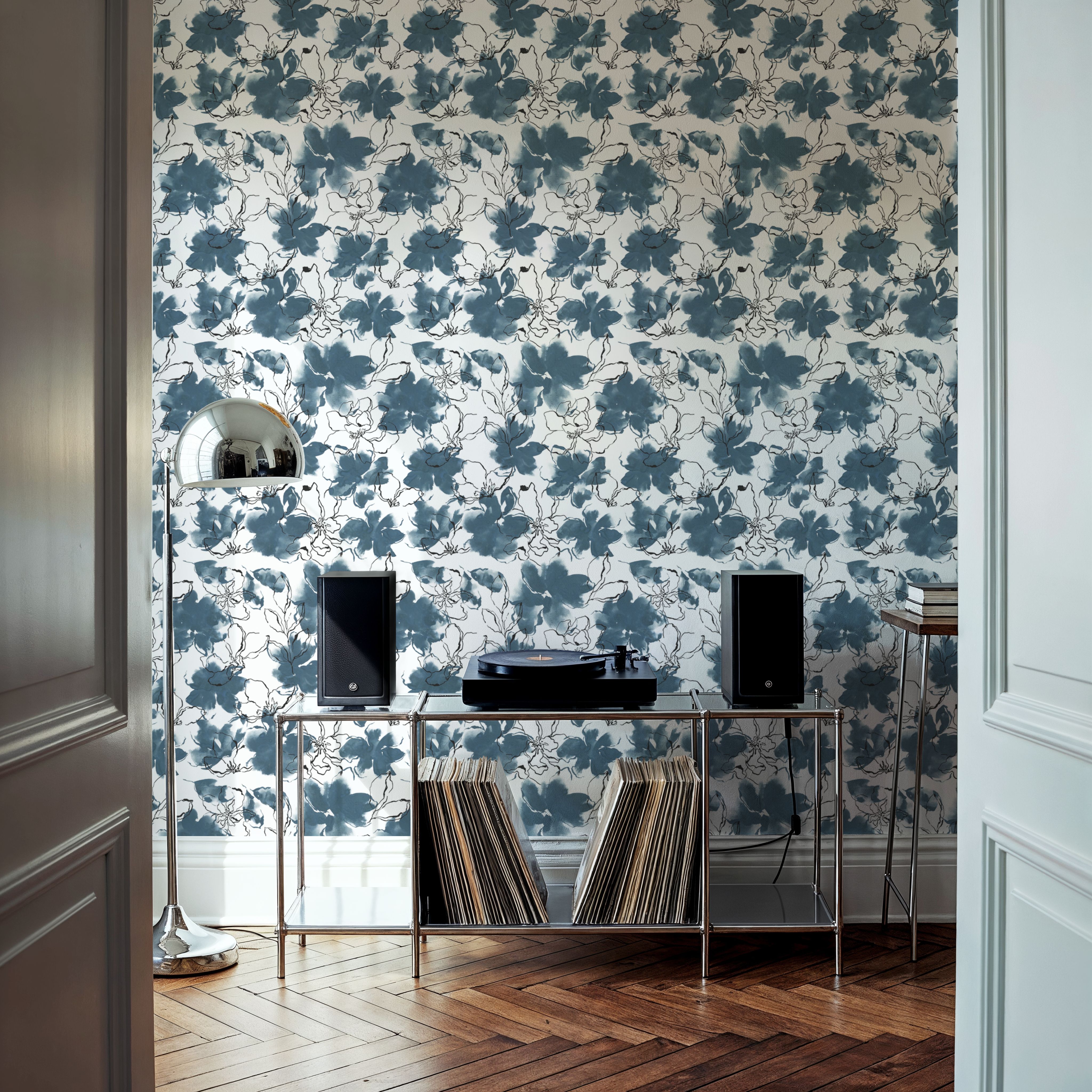 Blue Chiffon Rose, Behang