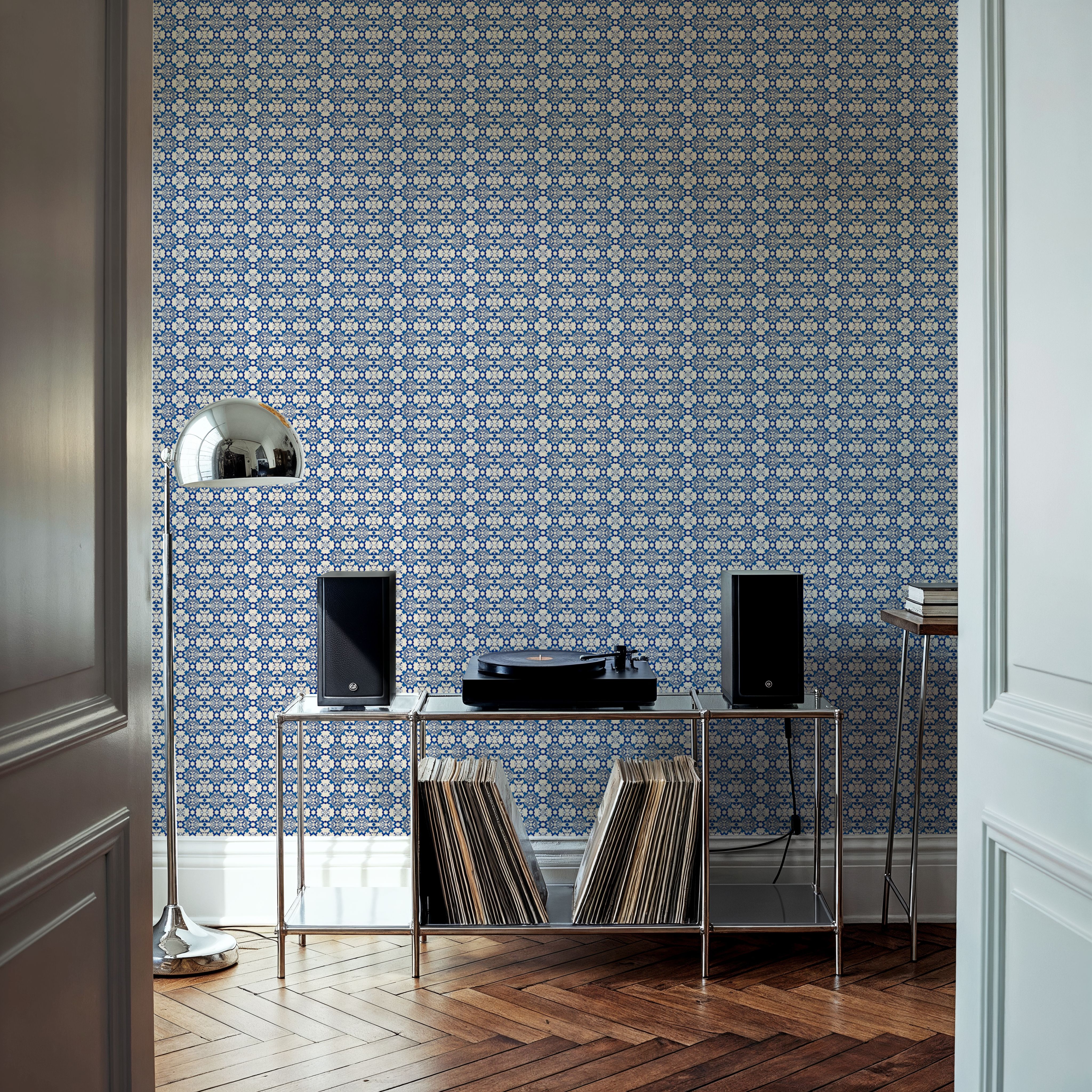 Behang - Nara Accento - Toile de Jouy - Blauw - Gangtrappen - Wallism België - Zelfklevend of Vliesbehang