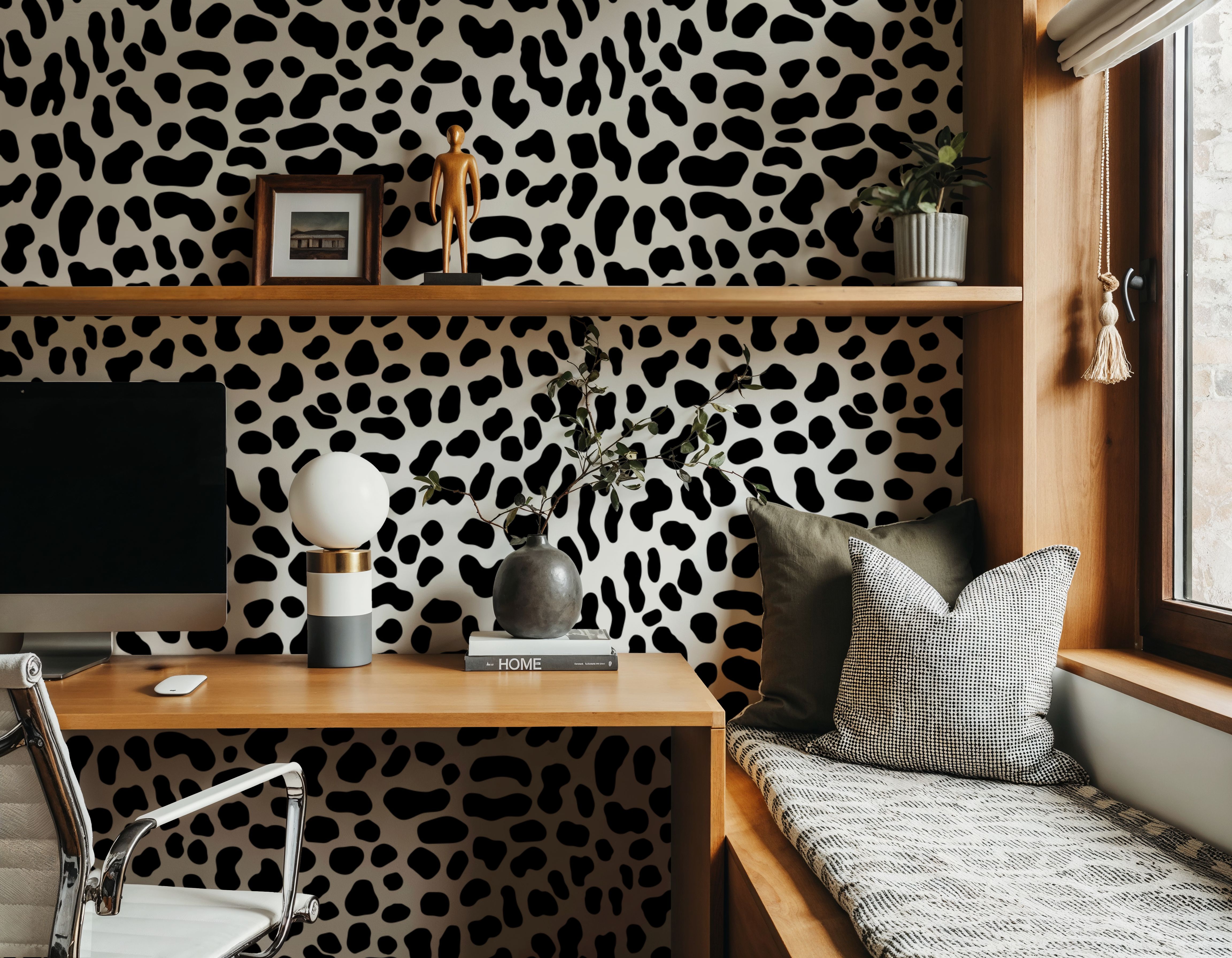 Cheetah Hiding on Repeat
