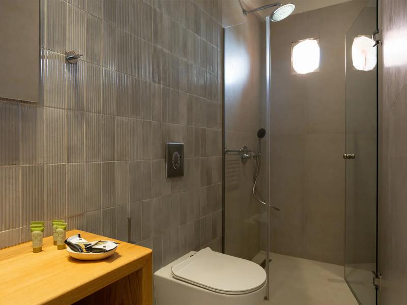 Superior Triple Apartment with Balcony & Sea View — image 5