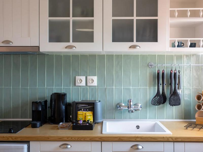 Sea View Suite with Queen Bed — image 2