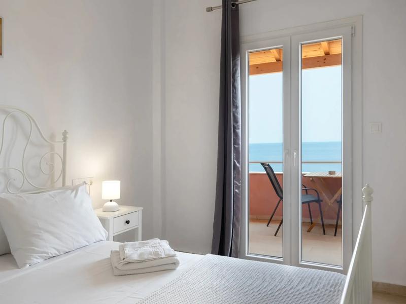 Studio Apartment with Sea View — image 9