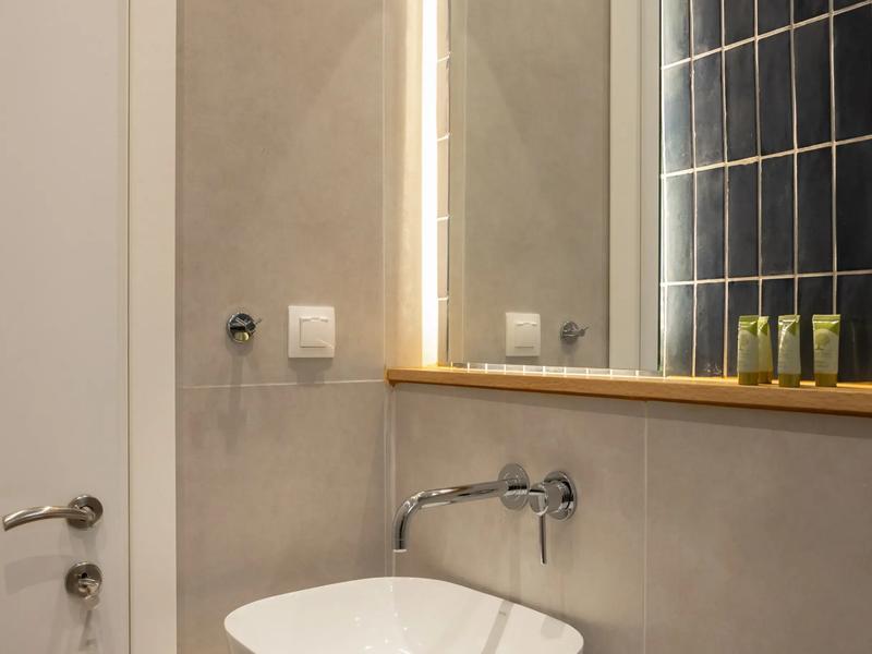 Apartment with Sea View — image 5