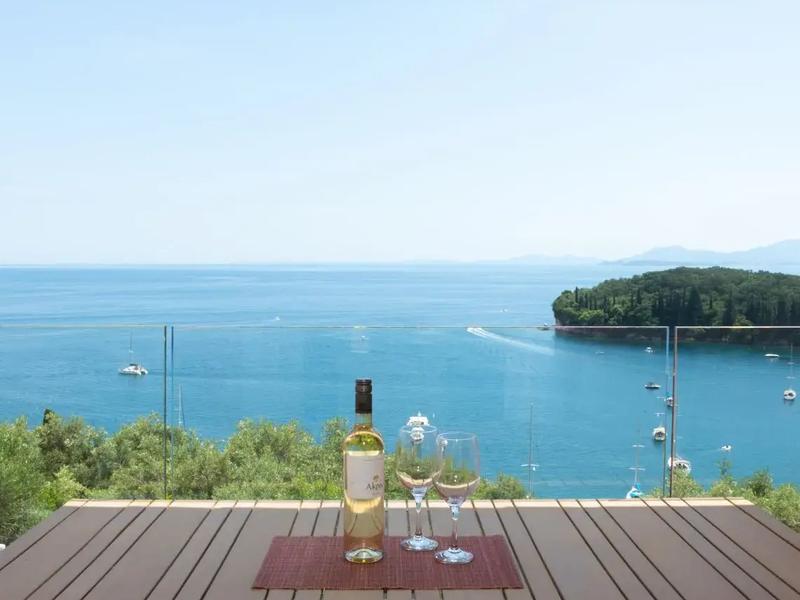 Deluxe Suite with Sea view — image 3