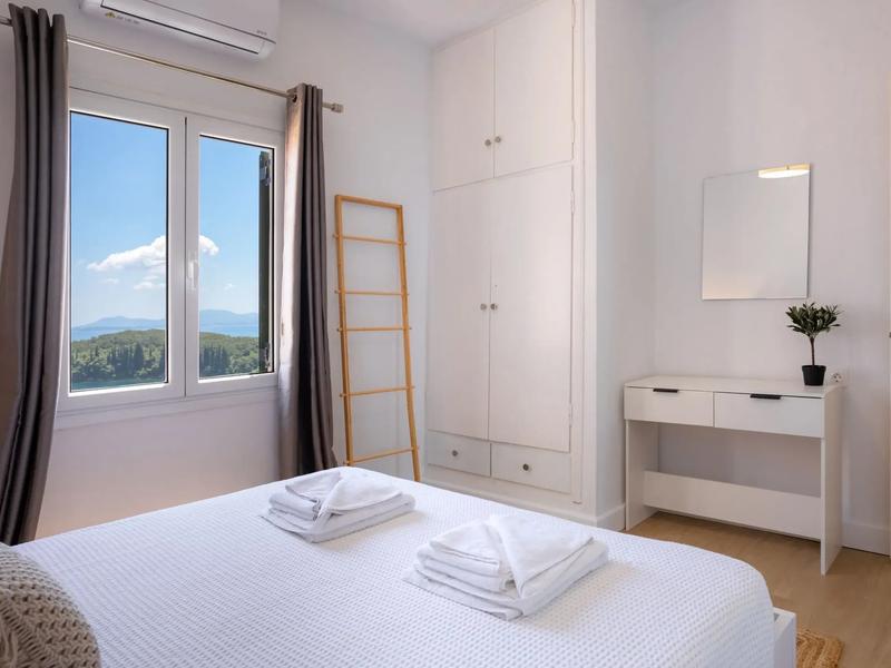 Deluxe Suite with Sea view — image 5