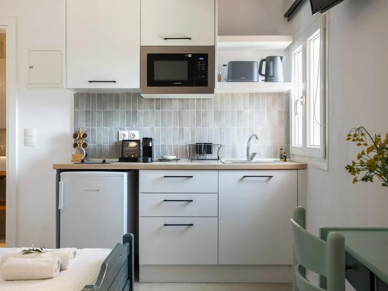 Superior Triple Apartment with Balcony & Sea View — image 4