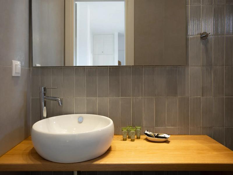 Superior Triple Apartment with Balcony & Sea View — image 2